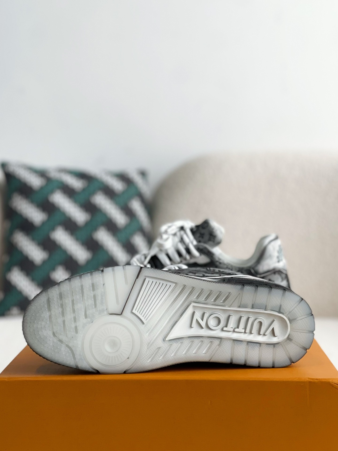 L X V TRAINER SNEAKERS detail 5