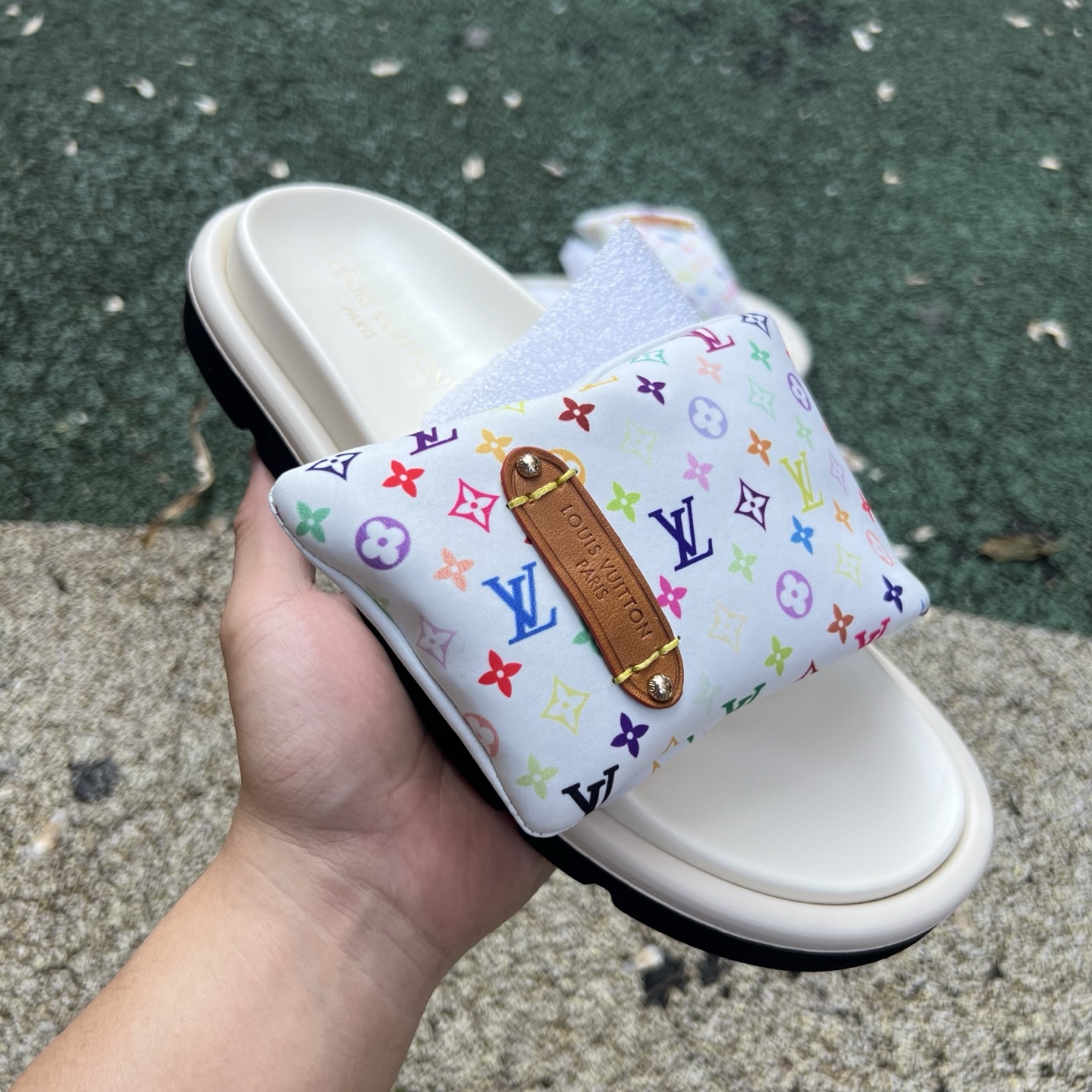 L X V SLIPPERS