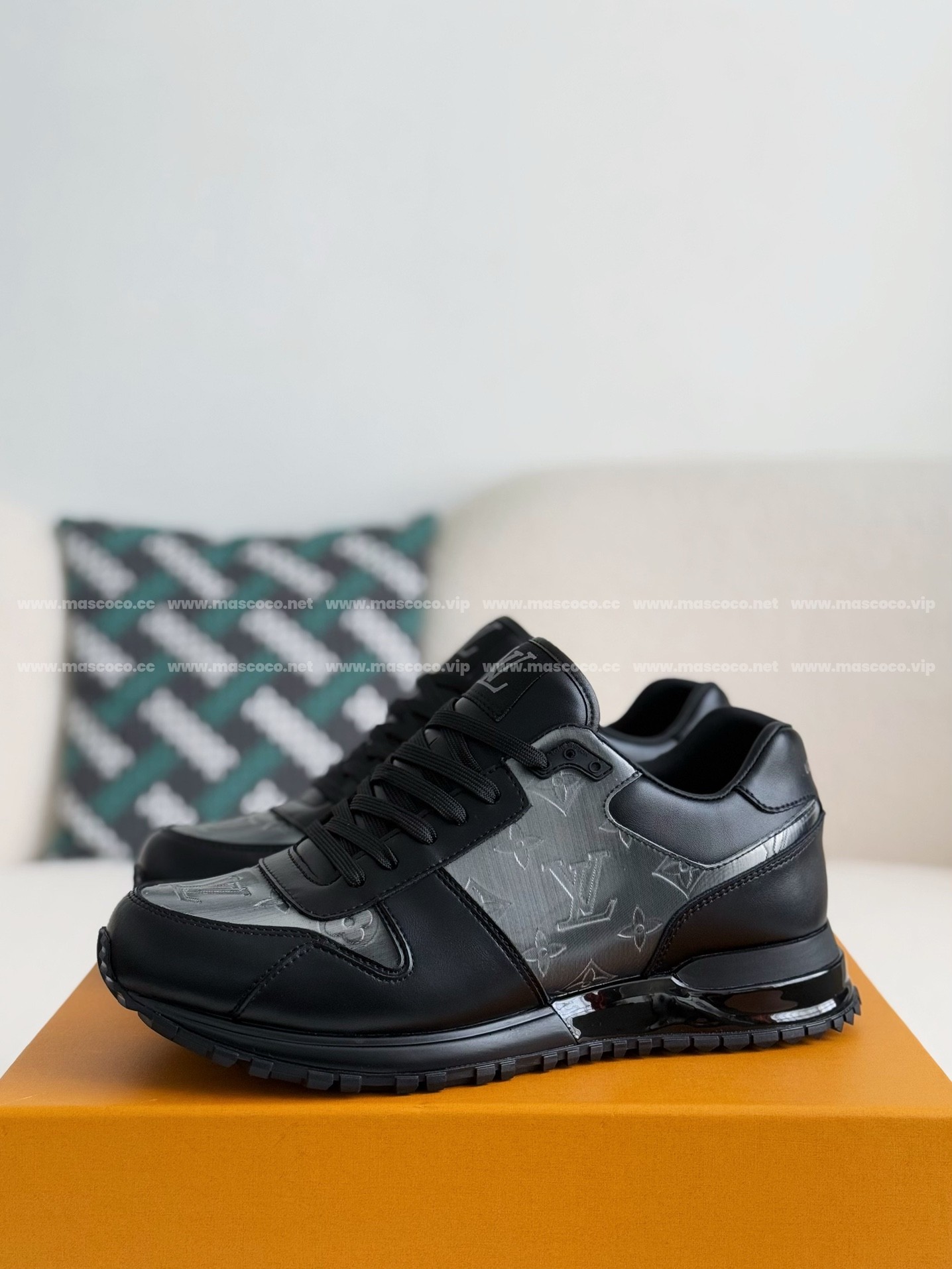 L X V RUN AWAY Casual Shoes