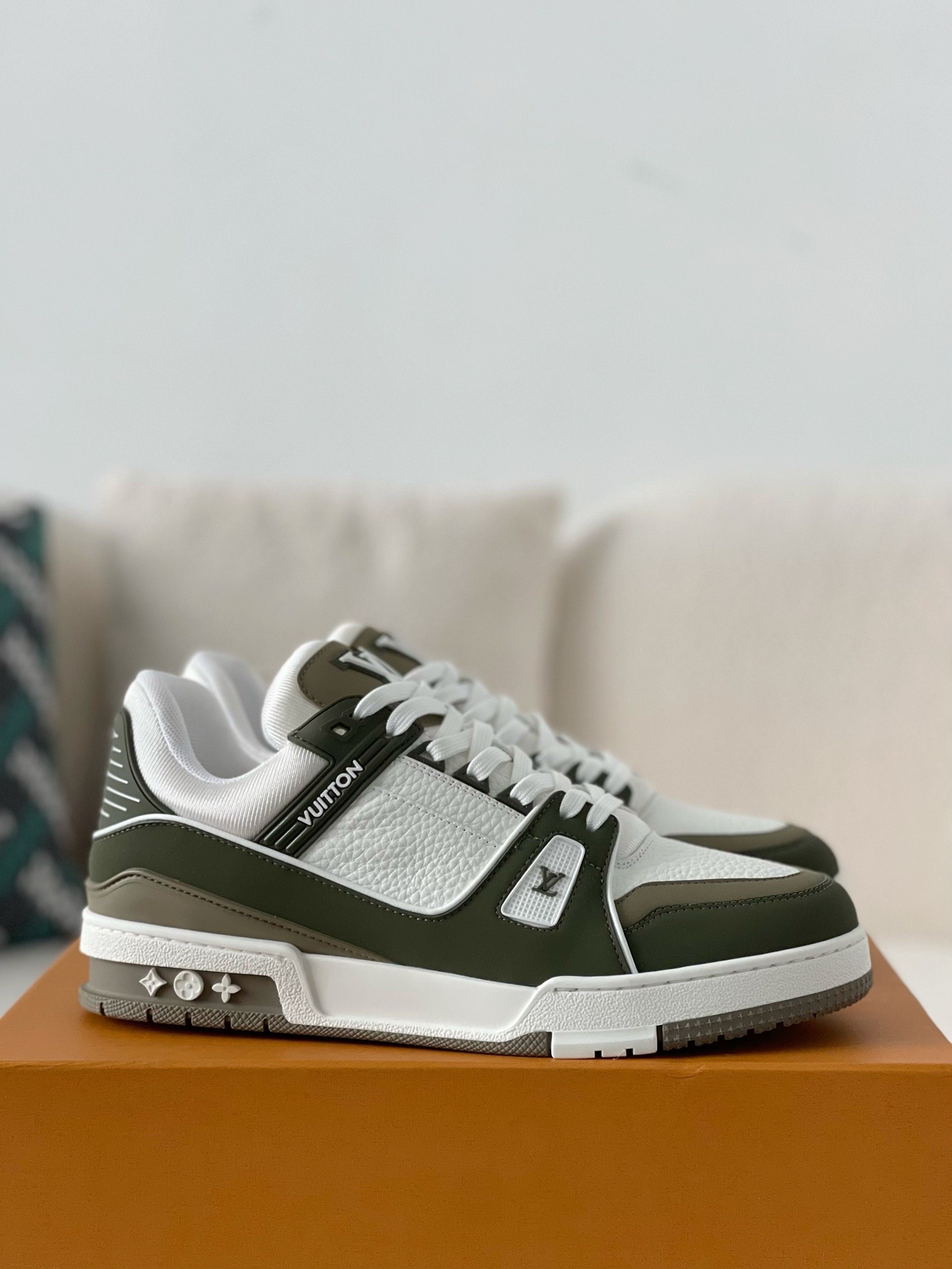 L X V TRAINER Sneakers detail 2