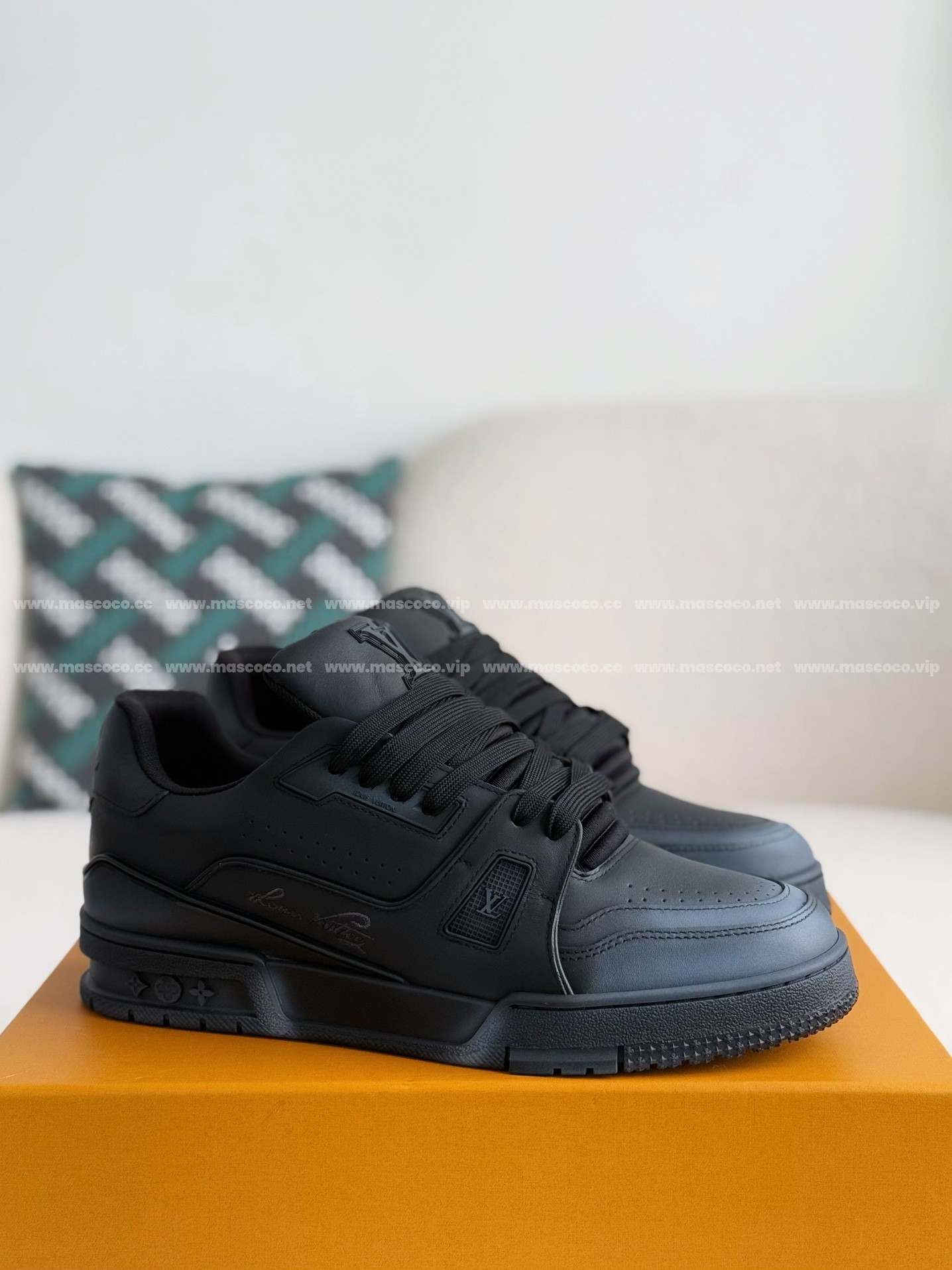 L X V TRAINER SNEAKERS detail 2