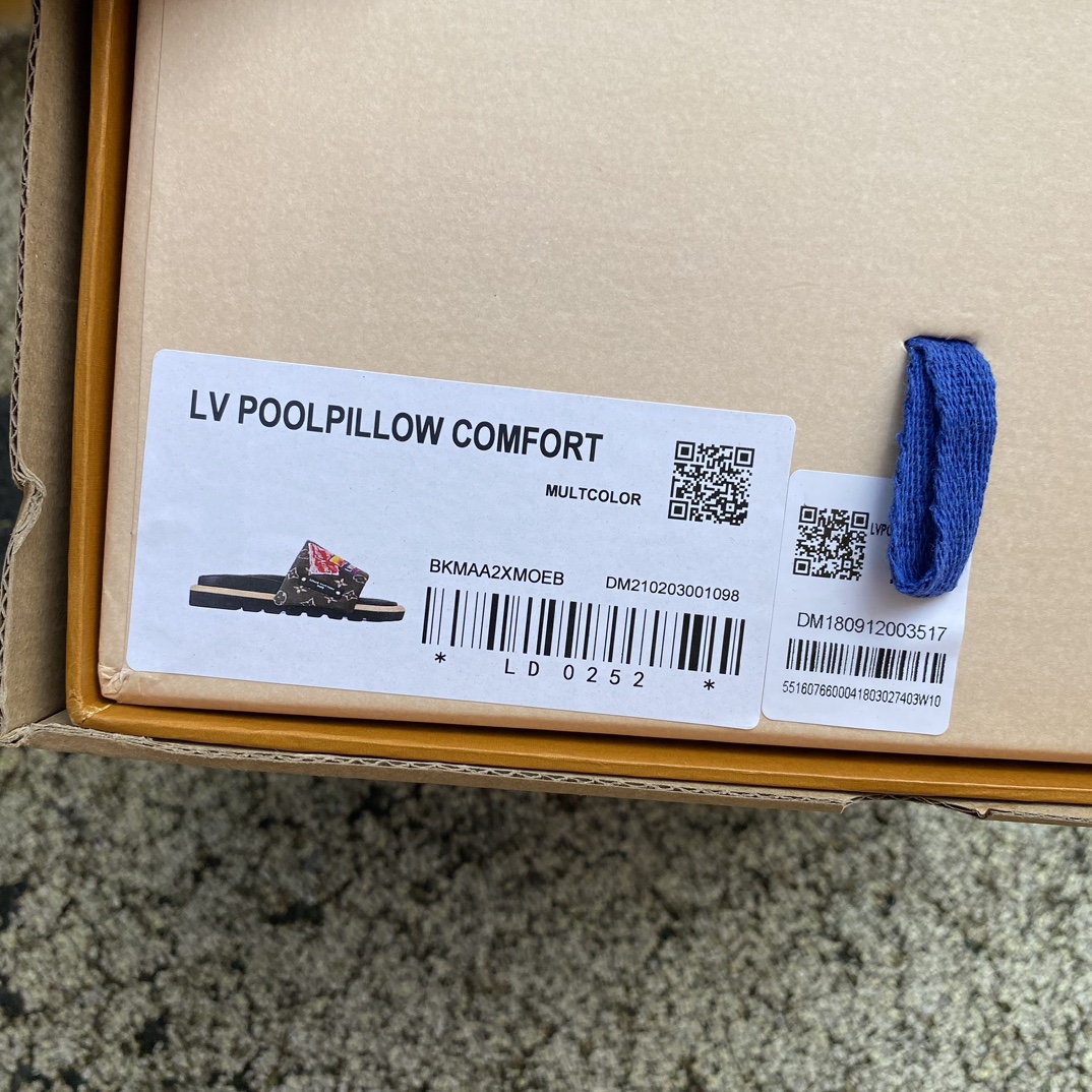 L X V SLIPPERS detail 8