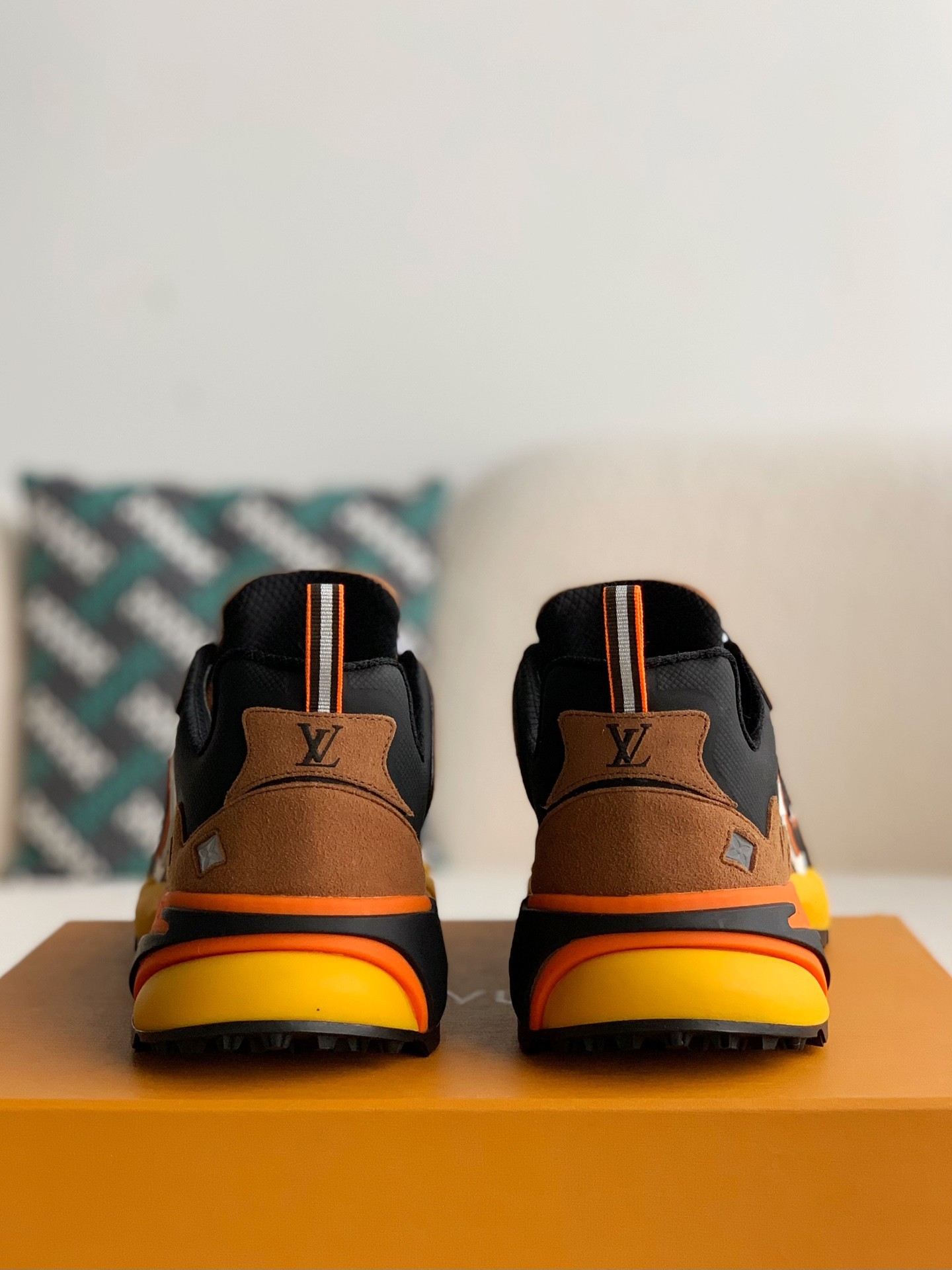 L X V Runner Tatic Sneakers detail 3
