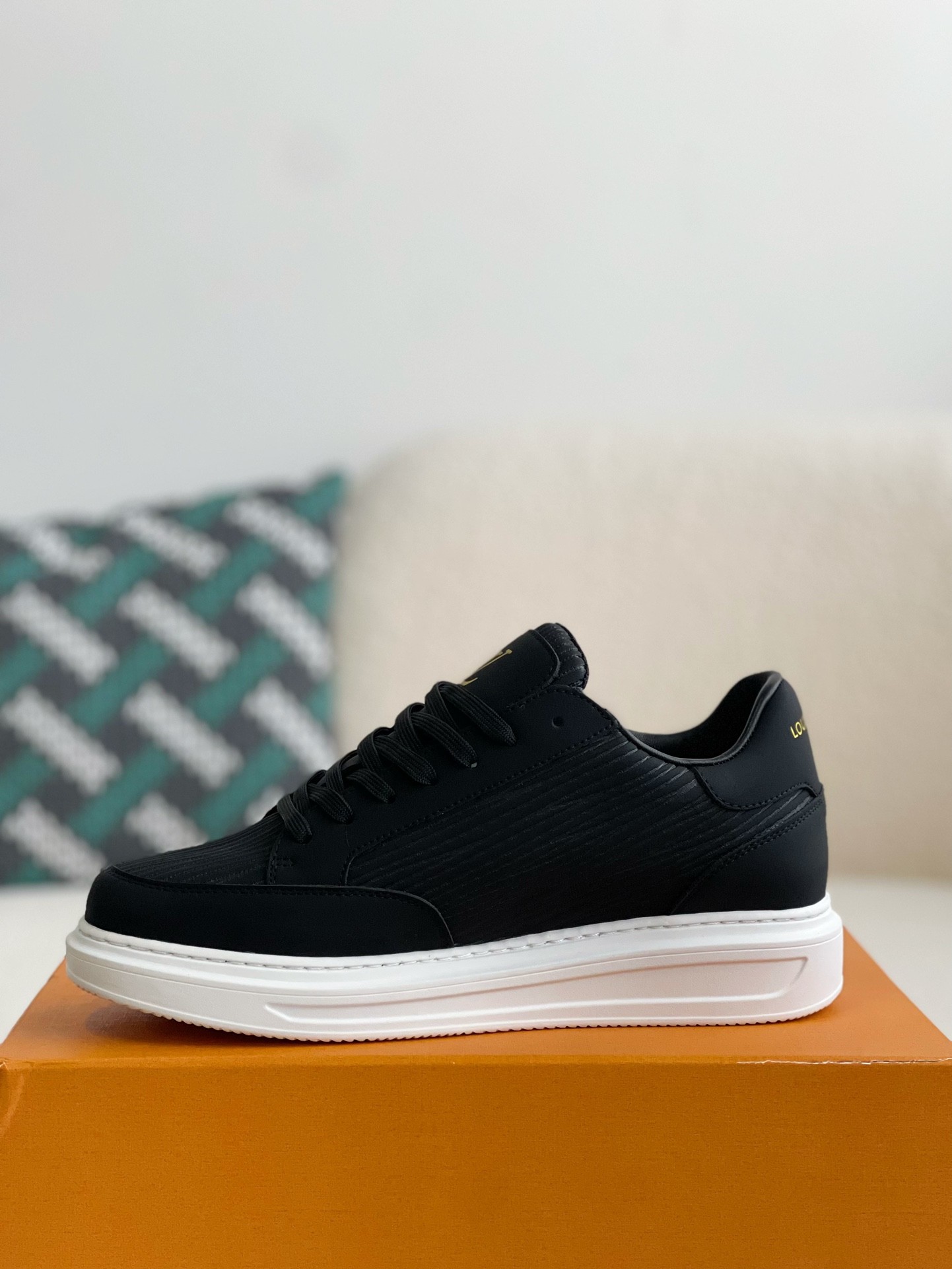 L X V Beverly Hills Sneakers detail 3