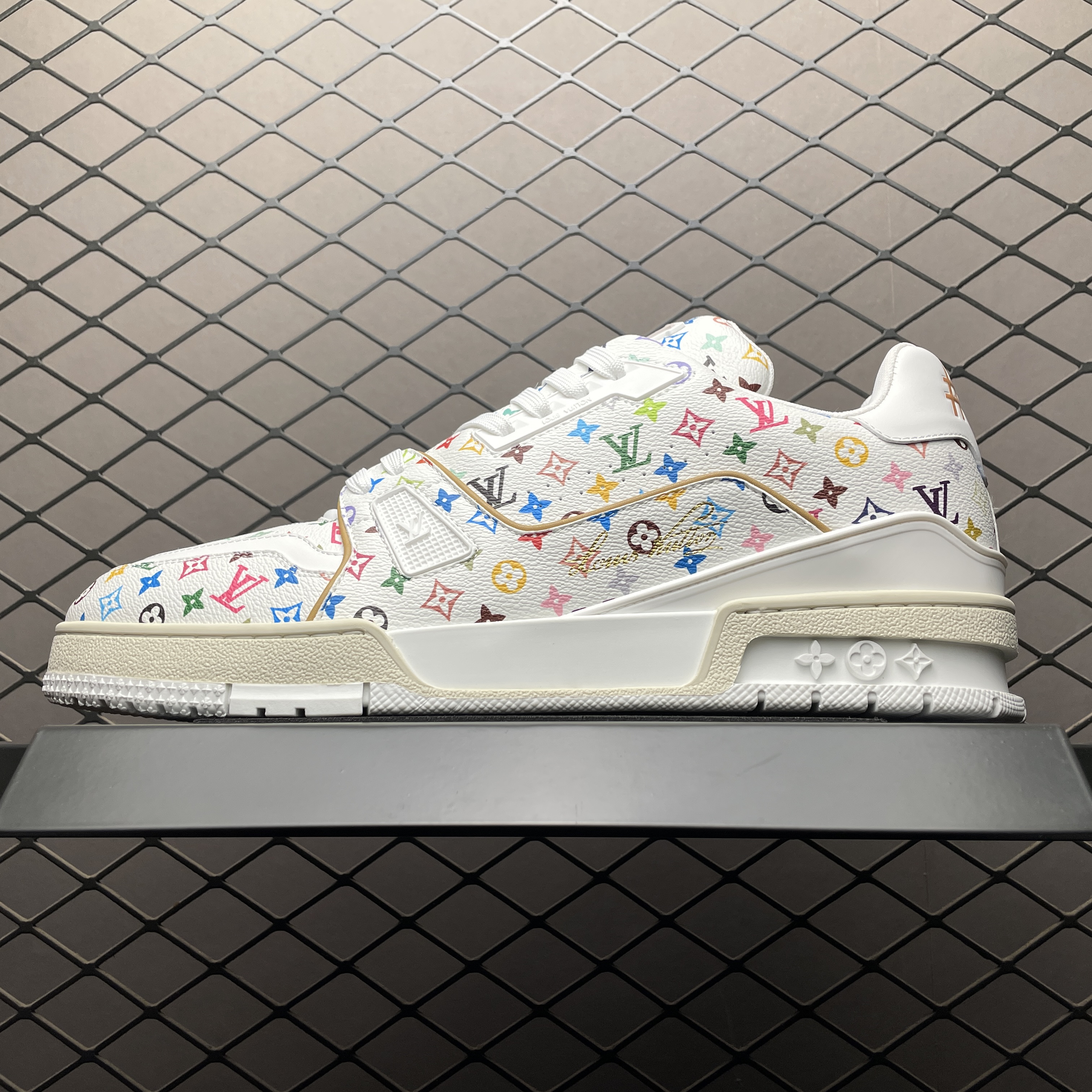 L X V RUNNER sneakers