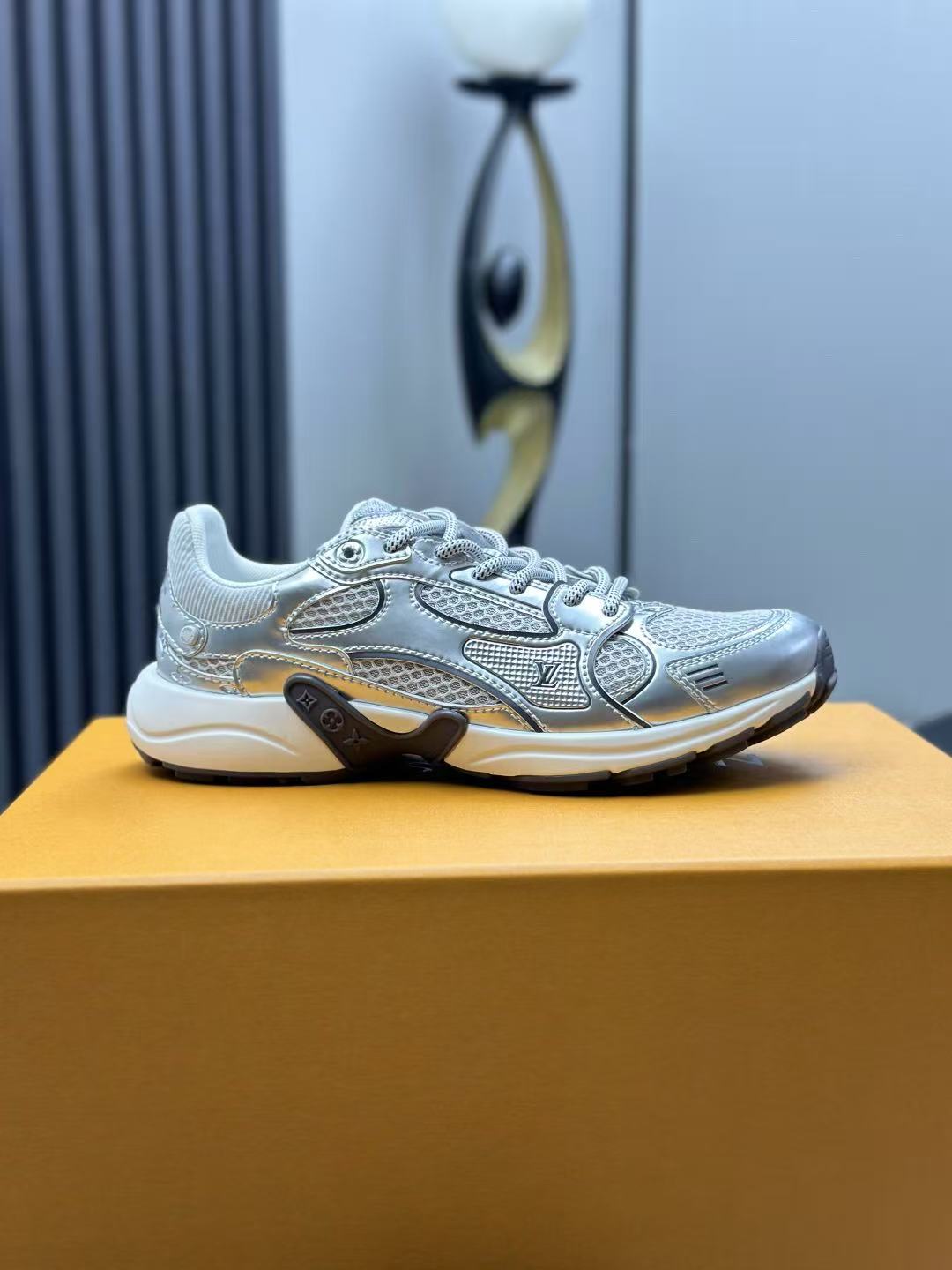 L X V SNEAKERS detail 9