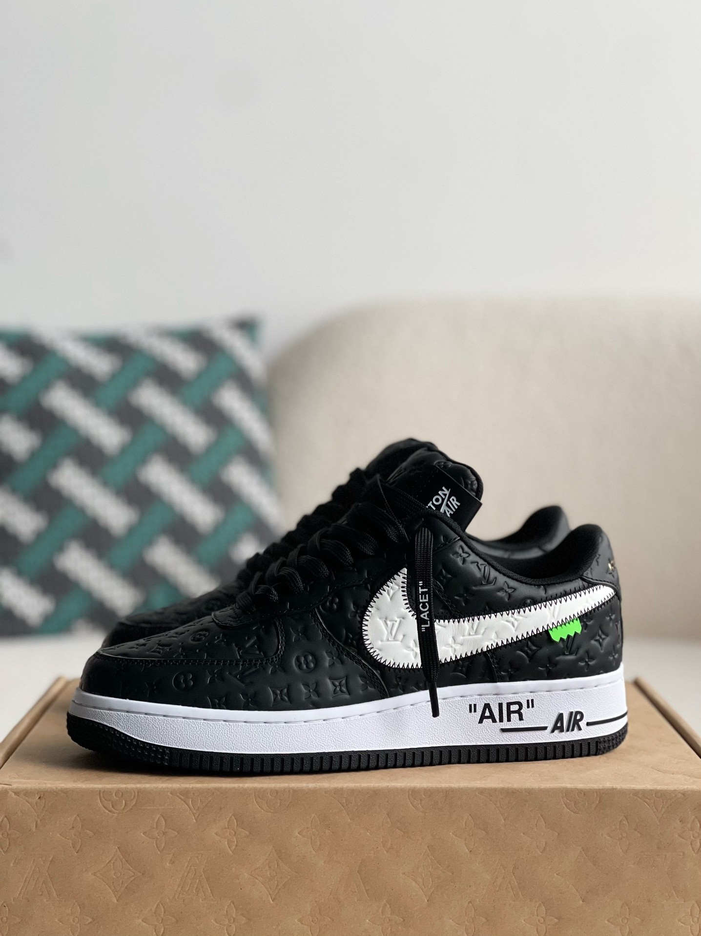 NK x L X V Trainers Sneakers