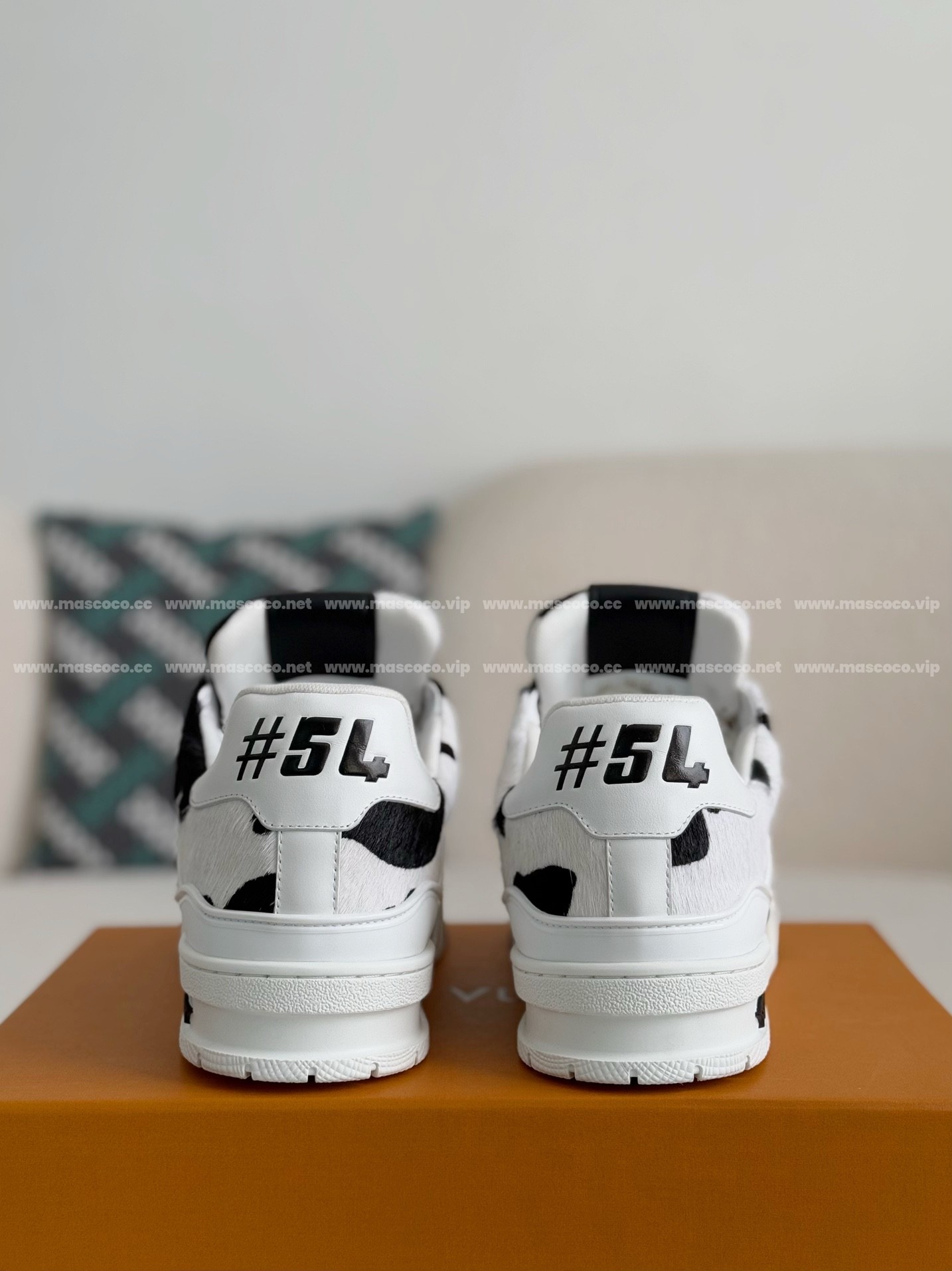 L X V TRAINER SNEAKERS detail 3