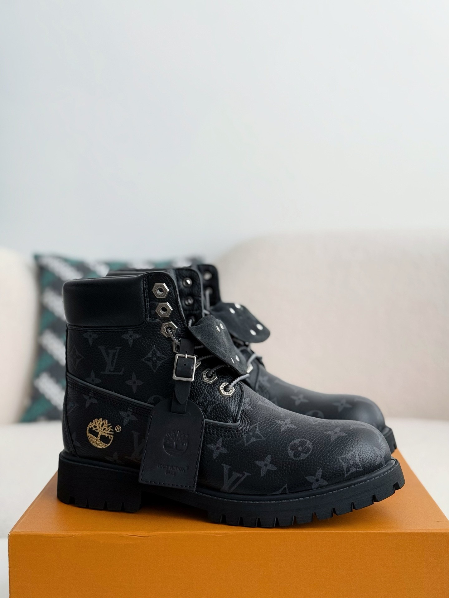 L X V & Timland Black boots/Martin boots/boots detail 2