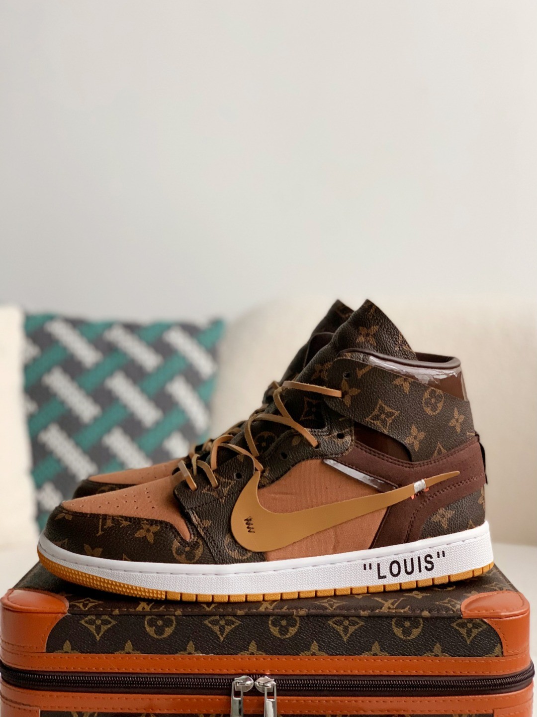 （With leatherbox）L X V Trainer sneaker NK