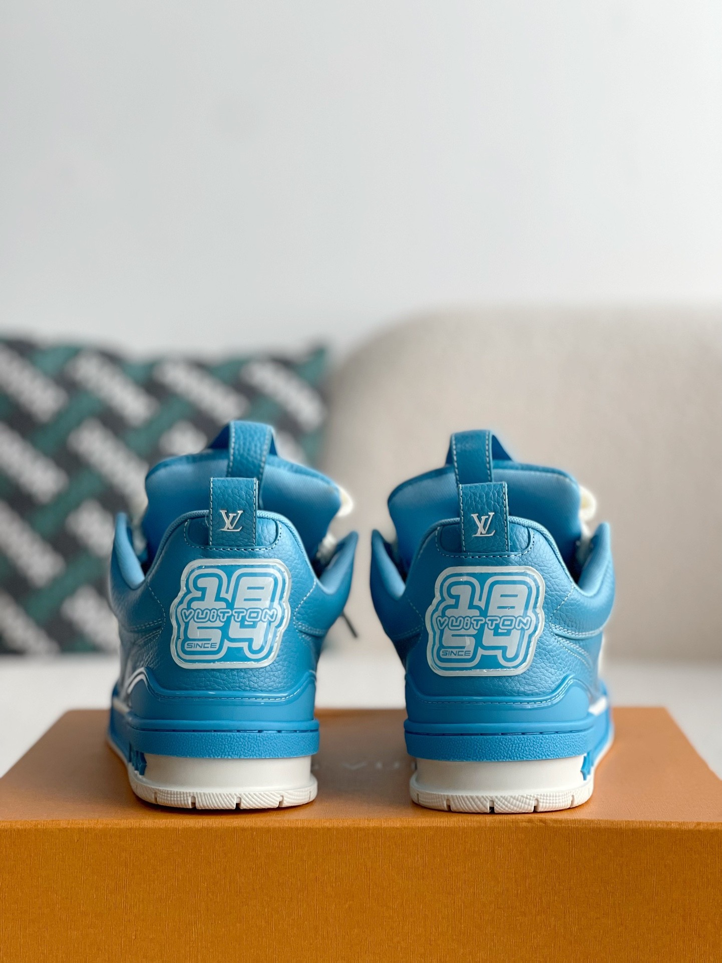 L X V Skate Sneakers detail 3
