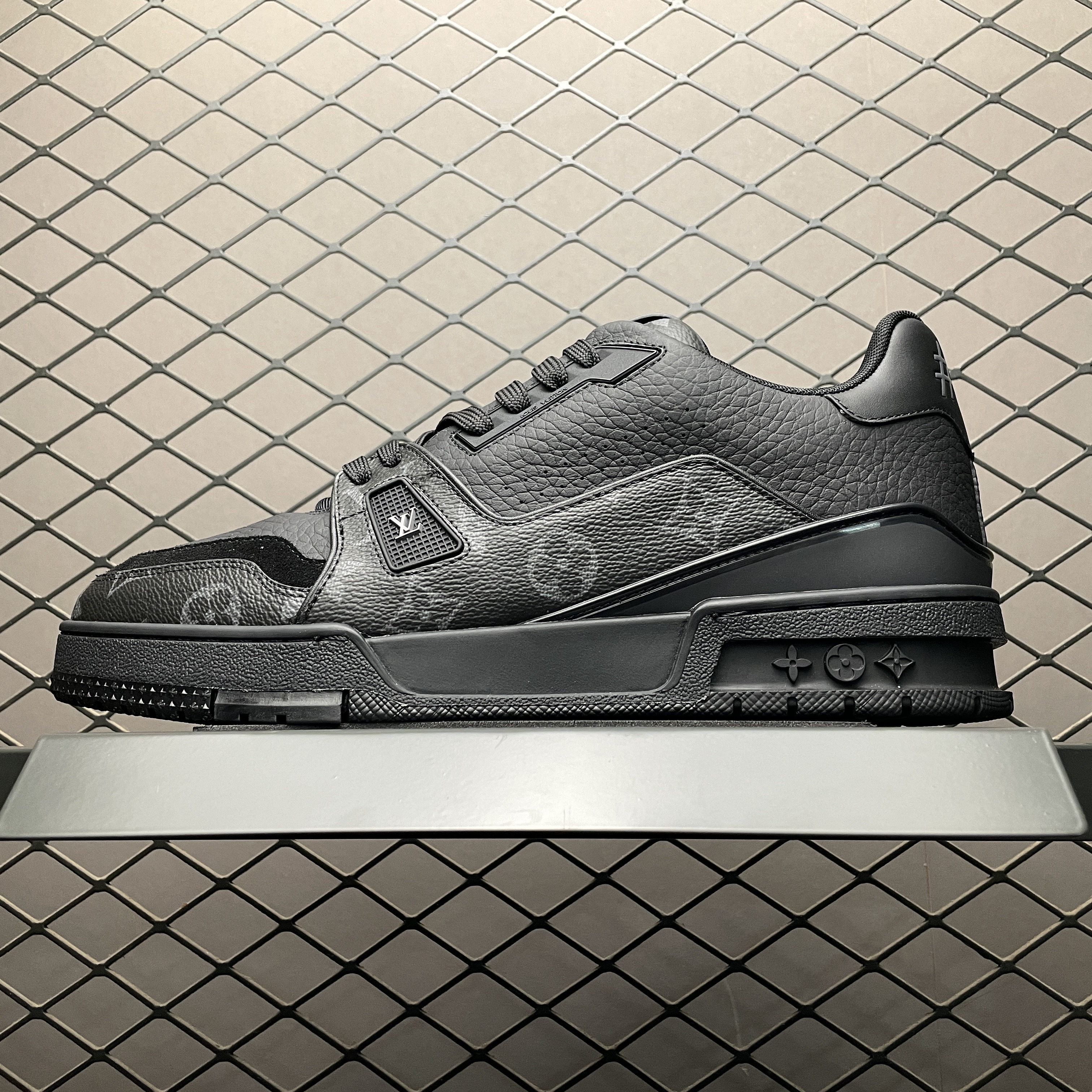 L X V RUNNER sneakers