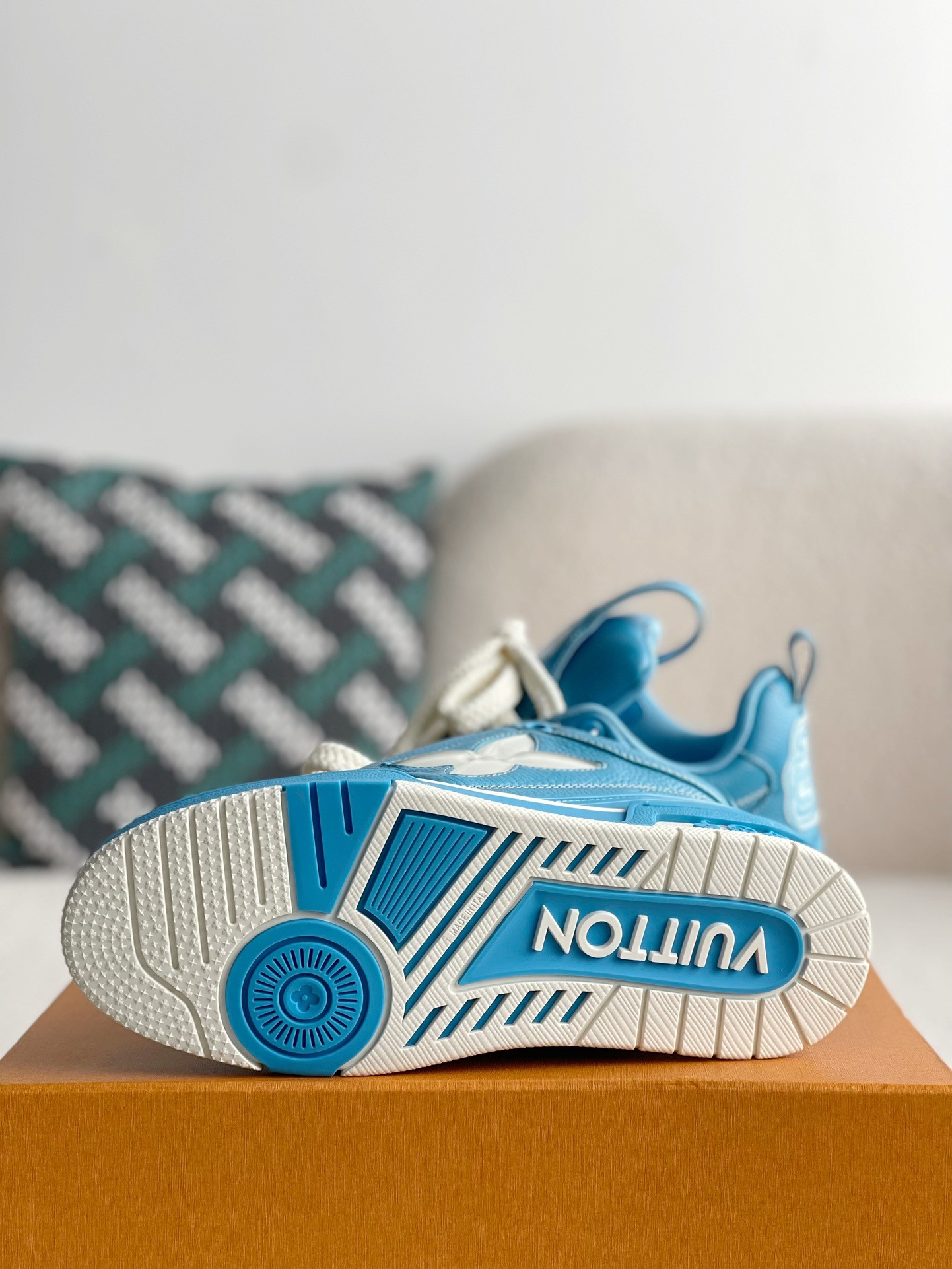 L X V Skate Sneakers detail 5