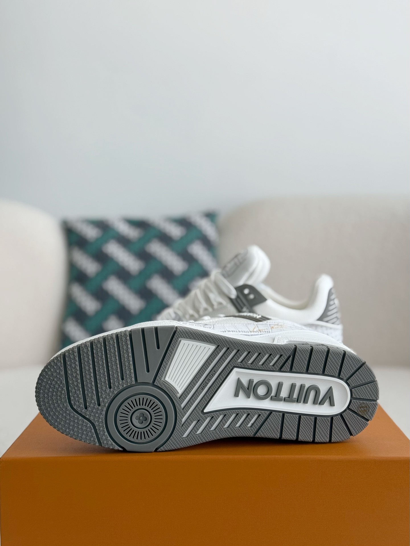 L X V SNEAKERS detail 5