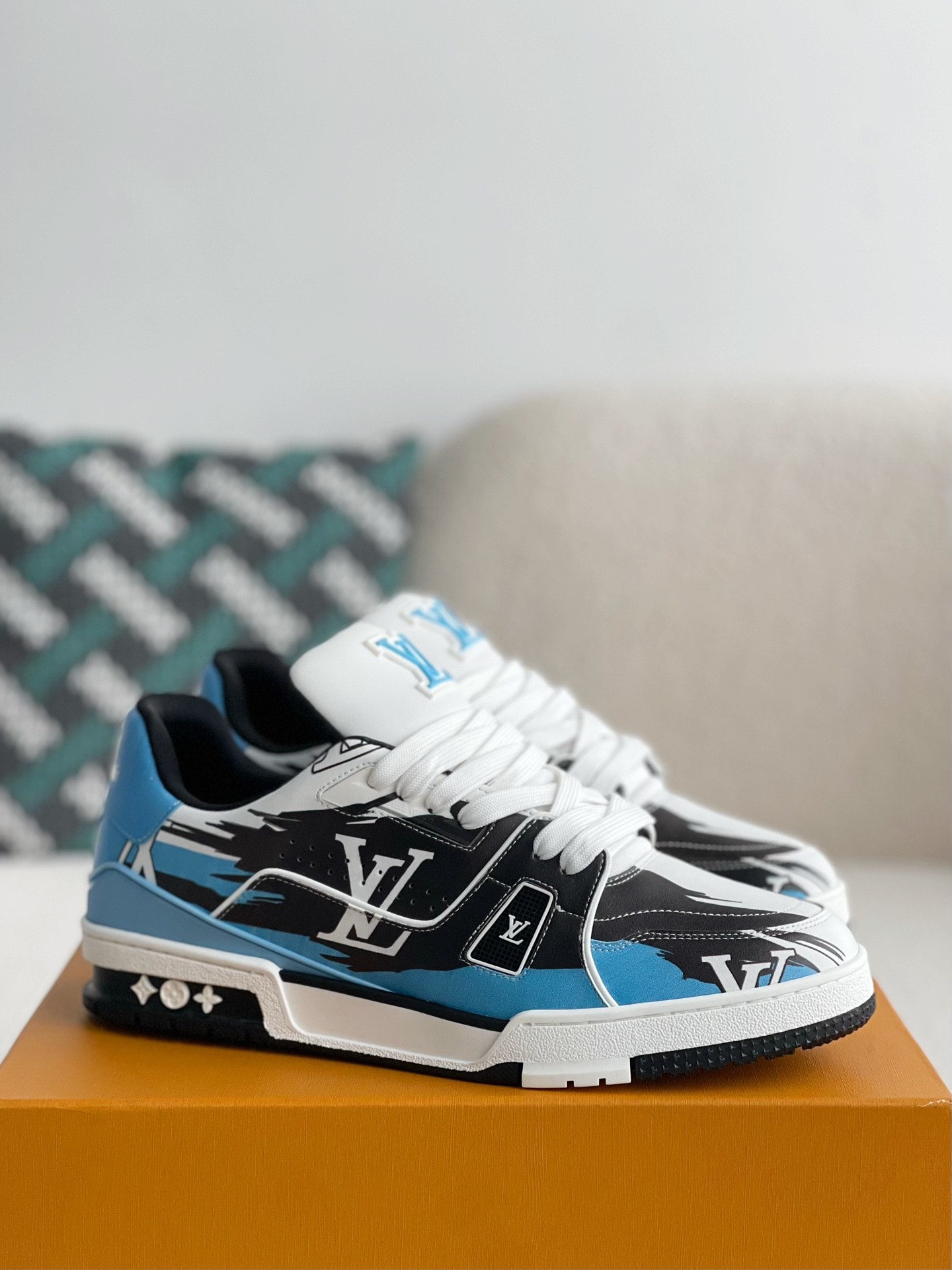 L X V TRAINER 1A9IQ5 Sneakers detail 2