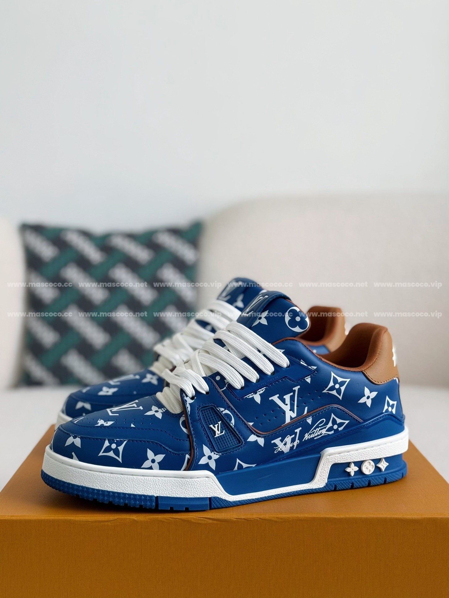 L X V TRAINER SNEAKERS