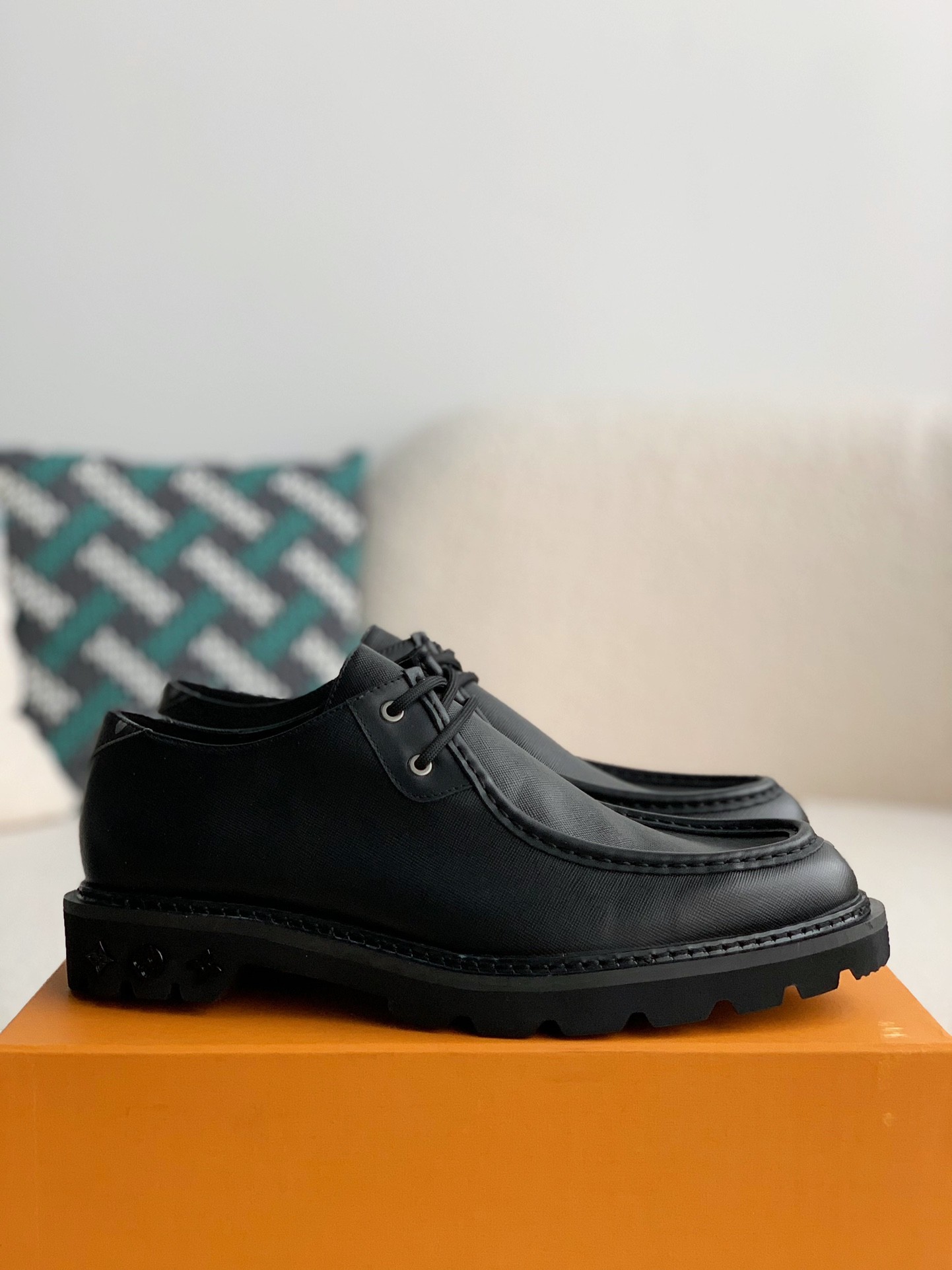 L X V Men's Leather Shoes detail 2