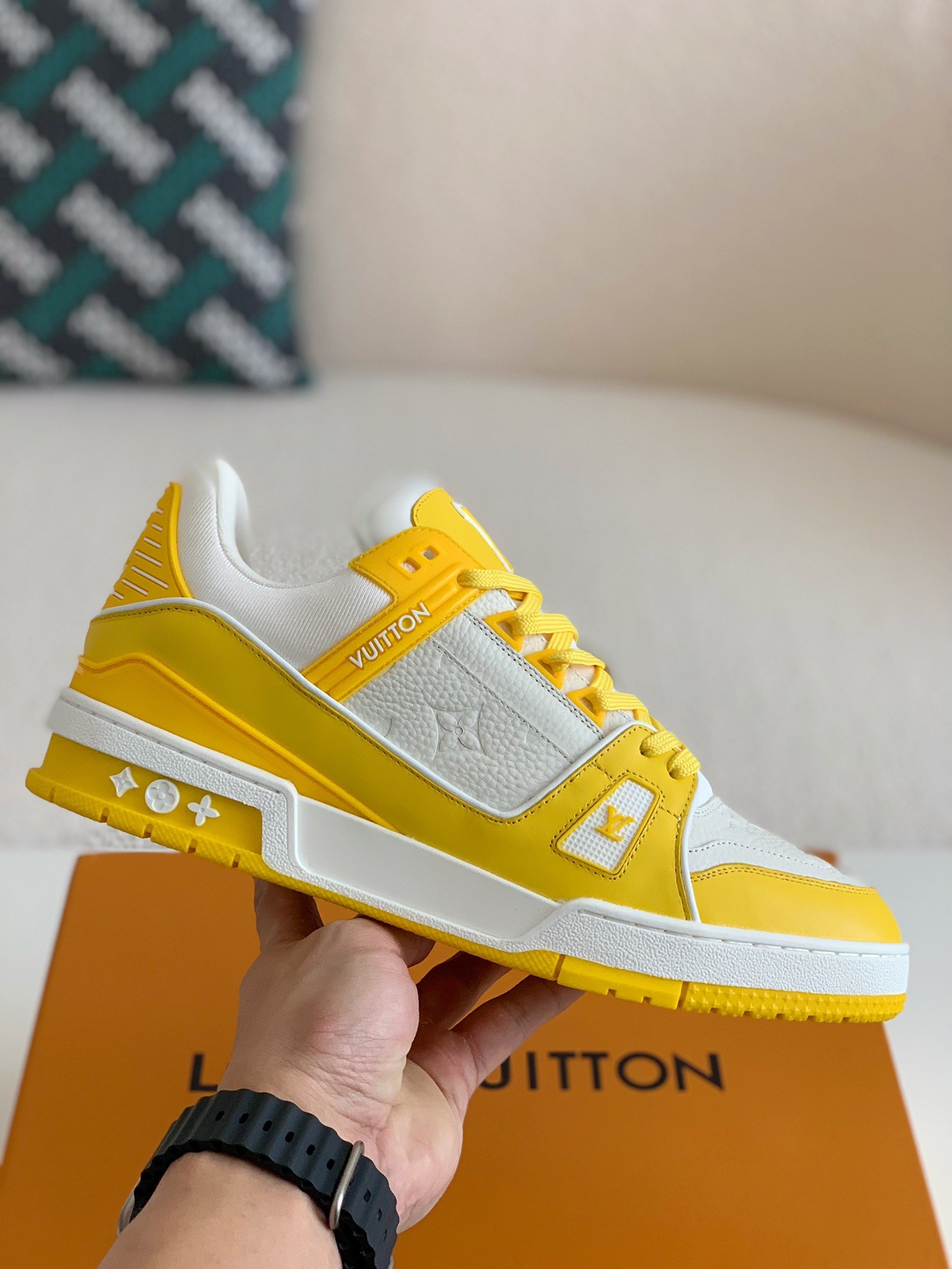 L X V TRAINER Sneakers detail 3