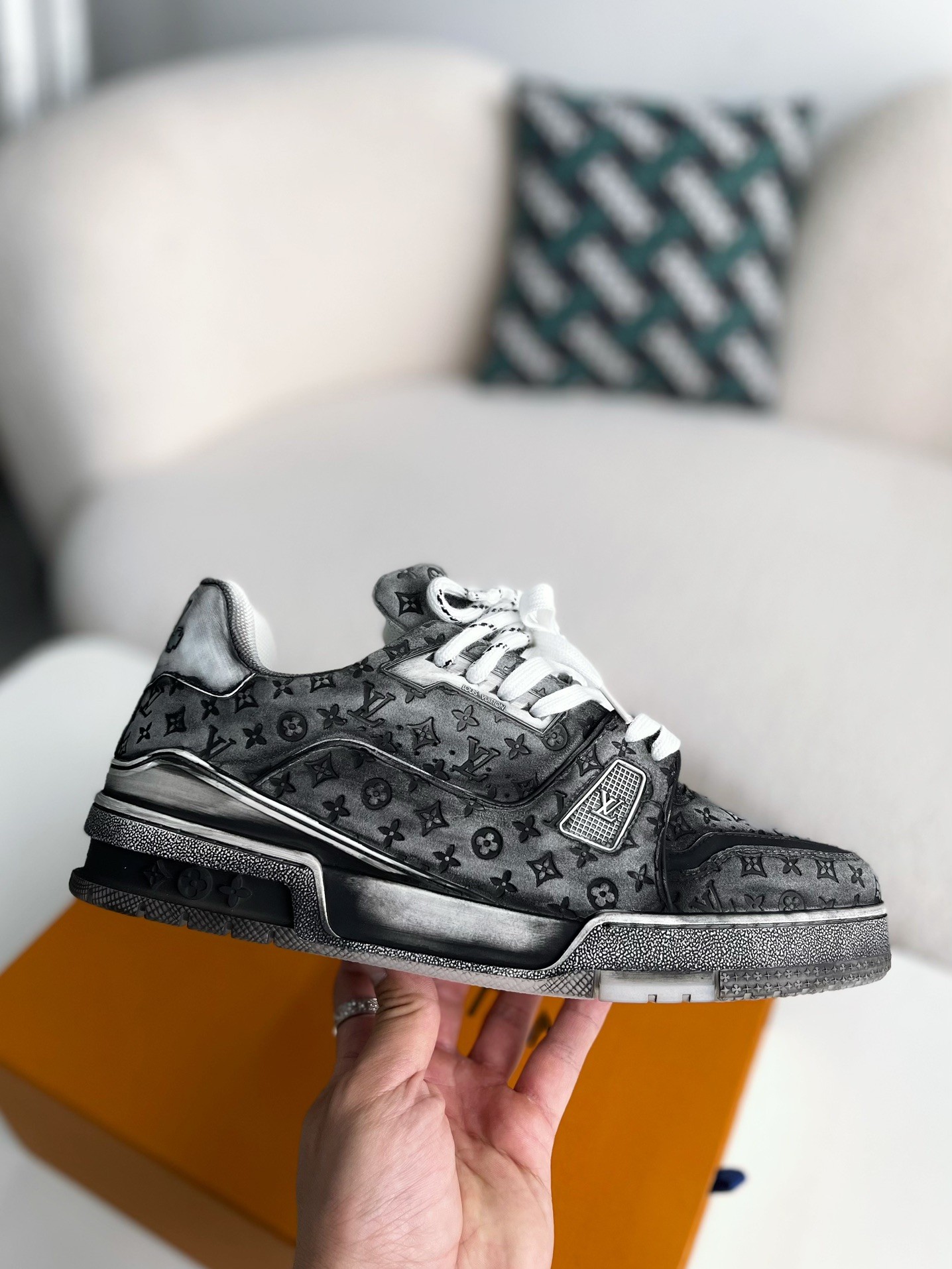 L X V TRAINER SNEAKERS detail 6