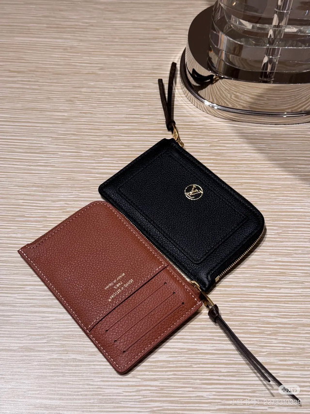 L X V CARD HOLDER detail 10