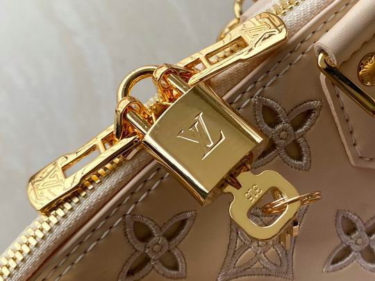 L X V Handbag 23.5x17.5x11.5cm detail 27