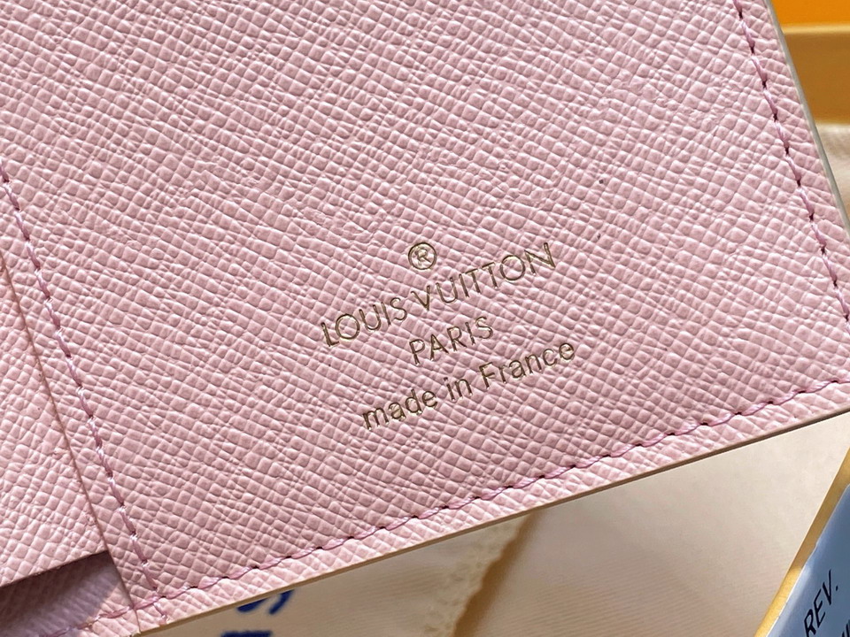L X V Wallets detail 9