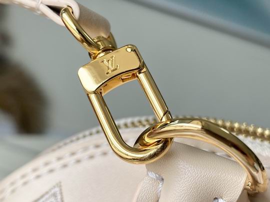 L X V Handbag 23.5x17.5x11.5cm detail 17