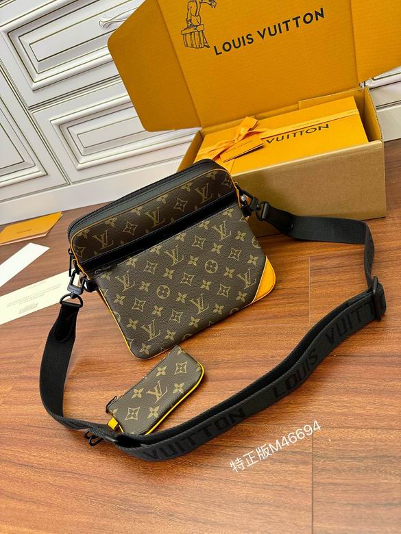 L X V  Messenger Bags Size：25*18.5*7cm
