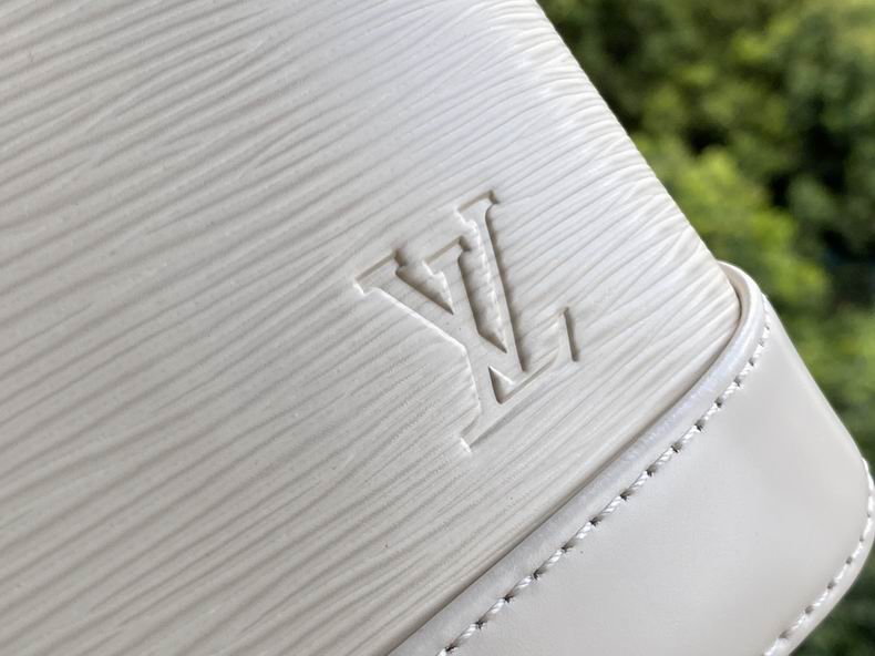 L X V Bag 23.5x17.5zx11.5cm detail 18