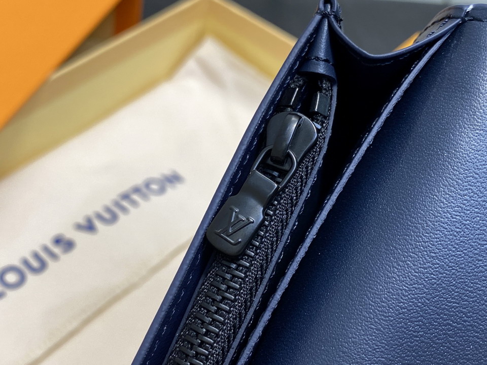 L X V Card holder/Wallets(Multiple sizes) detail 13