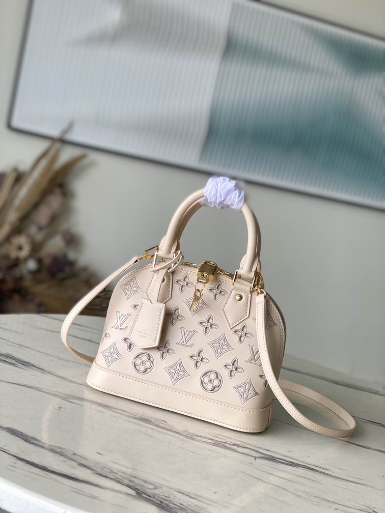 L X V Handbag 23.5x17.5x11.5cm detail 12