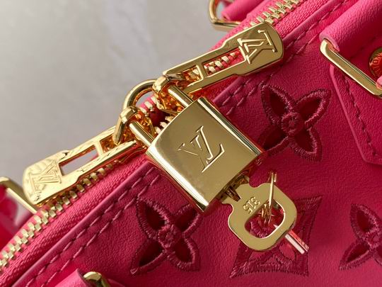 L X V Handbag 23.5x17.5x11.5cm detail 23
