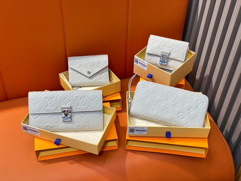 L X V Wallets（Multiple sizes）