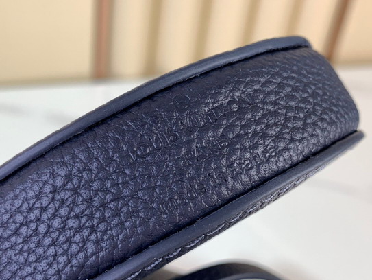 L X V Shoulder bag 22x14x19cm(Multiple colors) detail 14