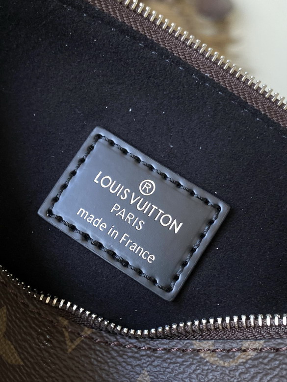 L X V Bucket Bags detail 13