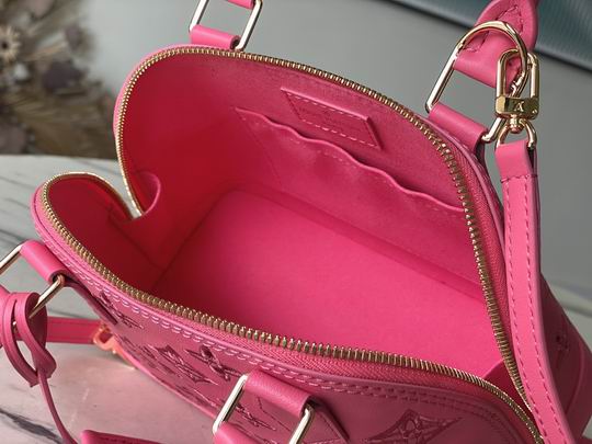 L X V Handbag 23.5x17.5x11.5cm detail 14