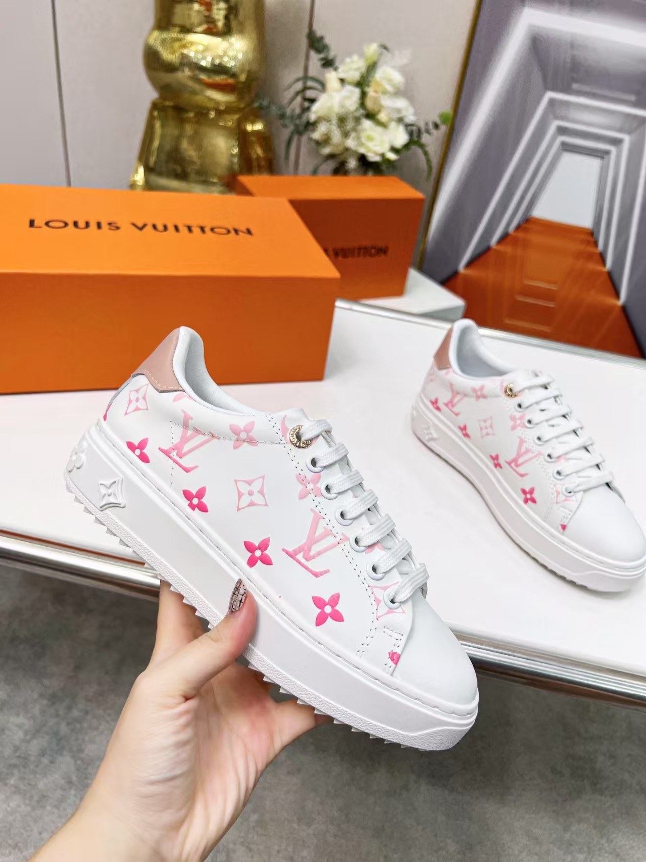 L X V Sneakers detail 9