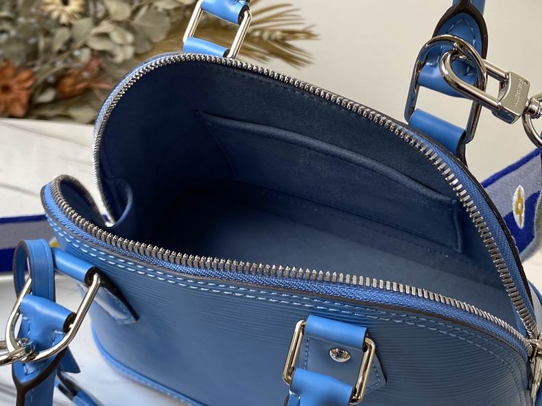 L X V Bag 23.5x17.5zx11.5cm detail 24