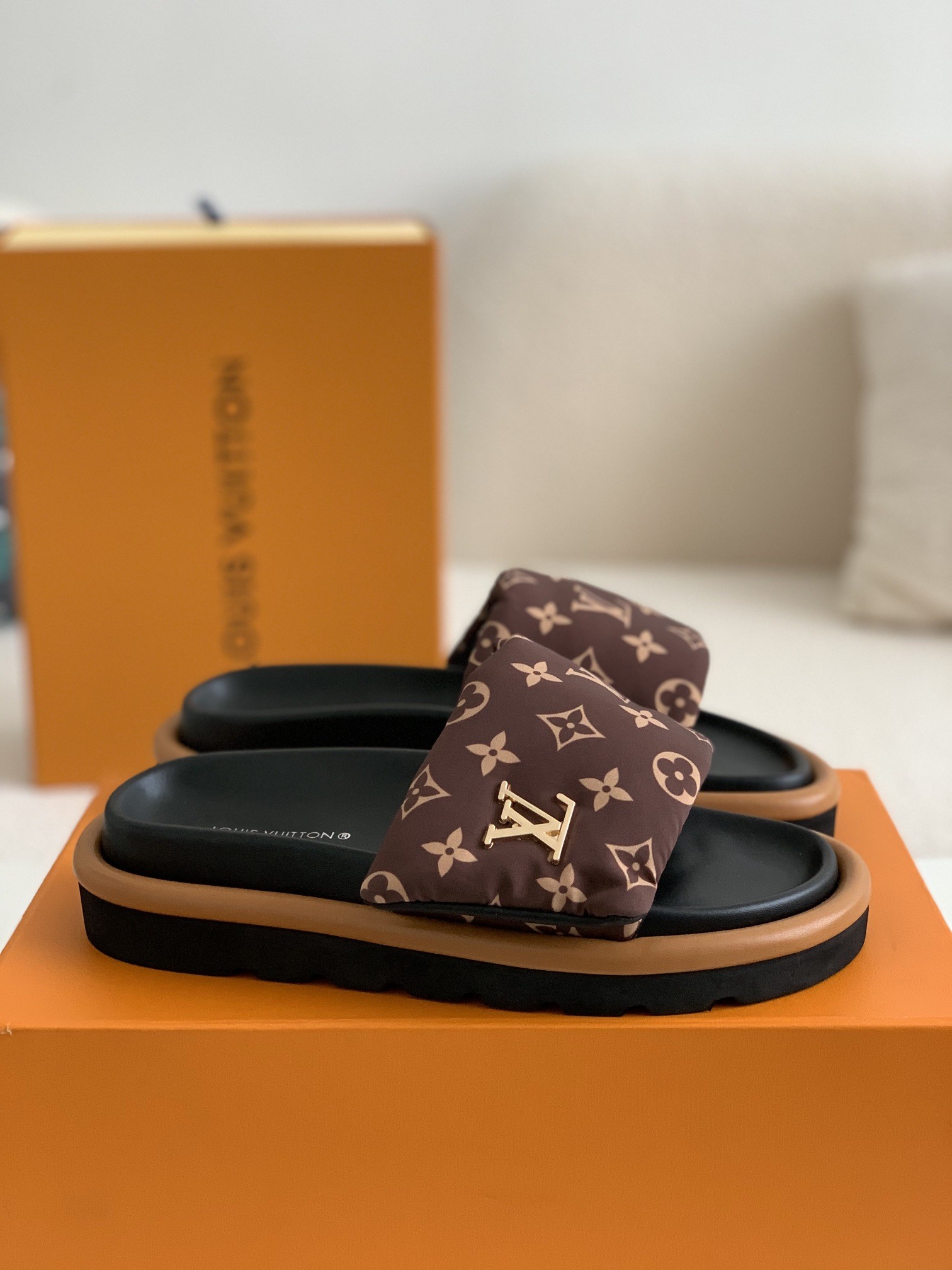 L X V WOMEN'S SLIPPERS detail 2