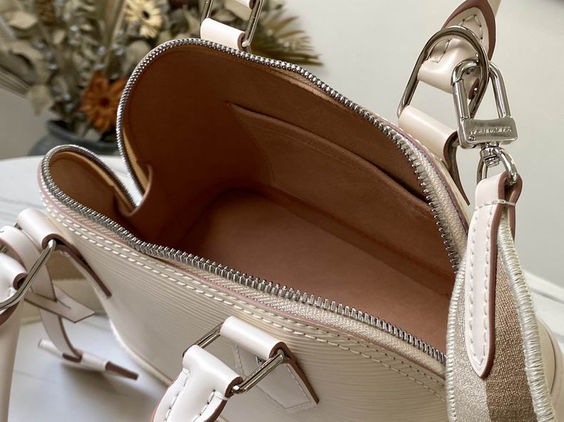 L X V Bag 23.5x17.5zx11.5cm detail 43