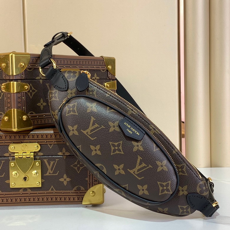 L X V Shoulder bag