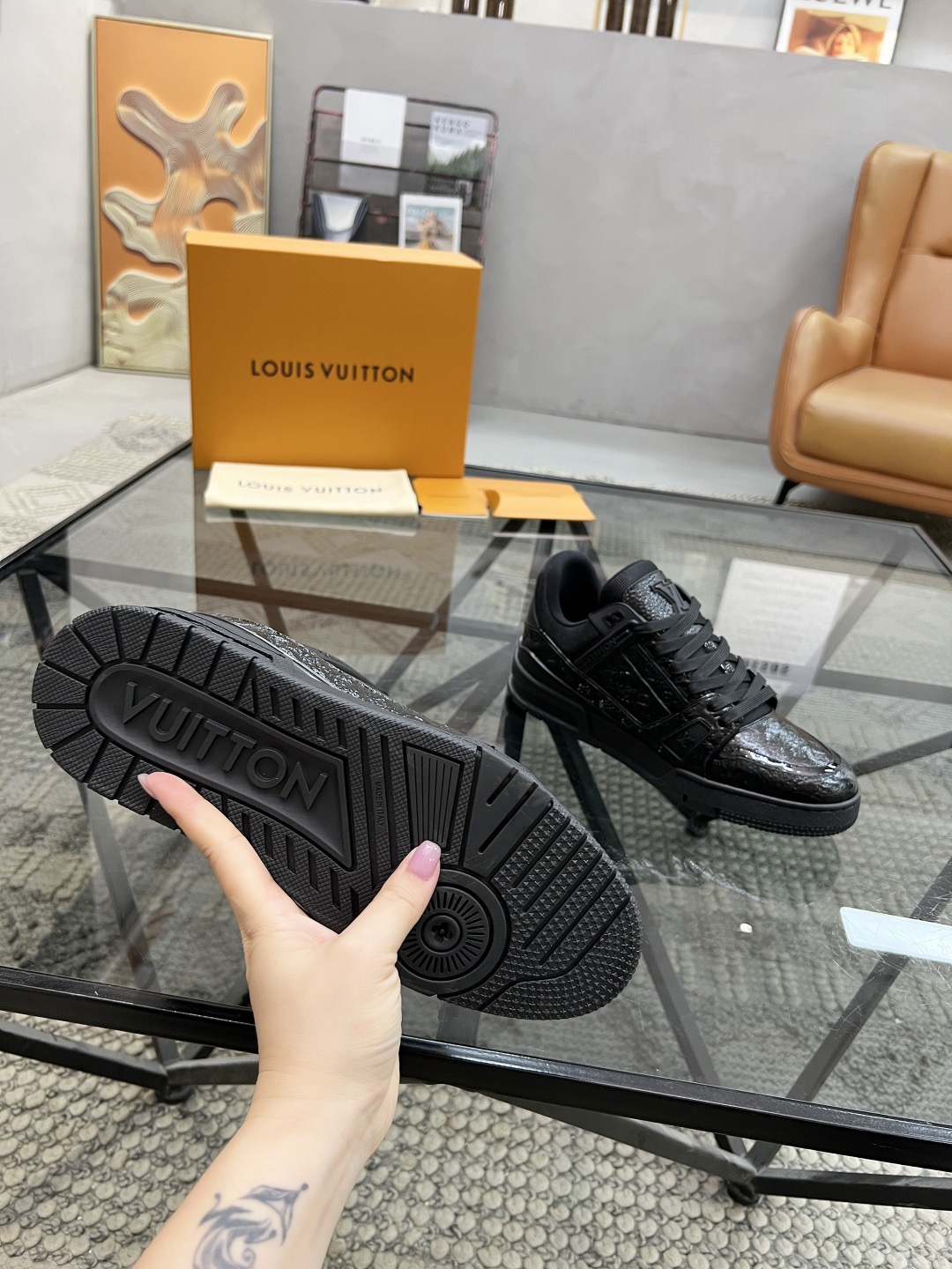 L X V TRAINER detail 7