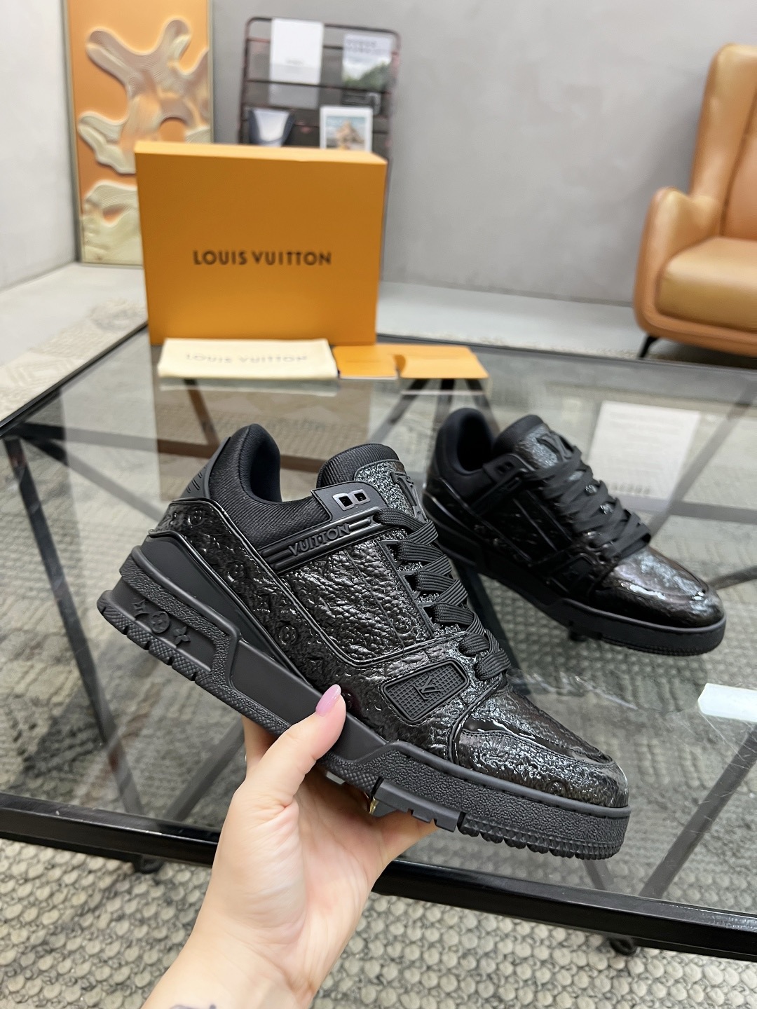 L X V TRAINER