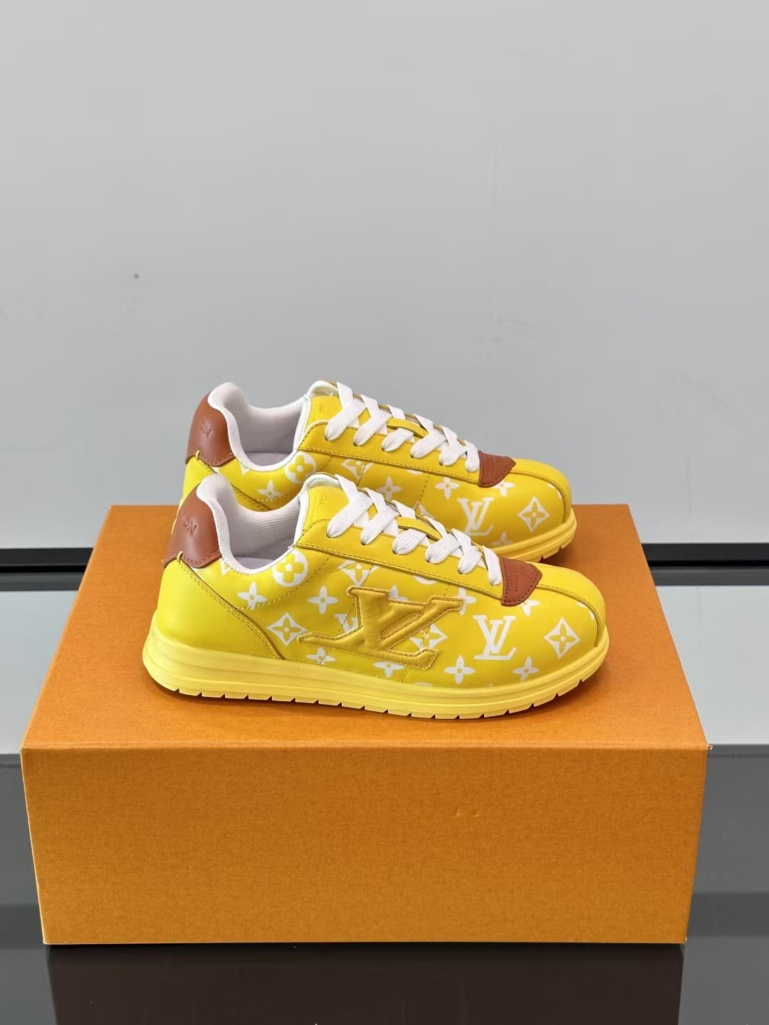 L X V SNEAKERS
