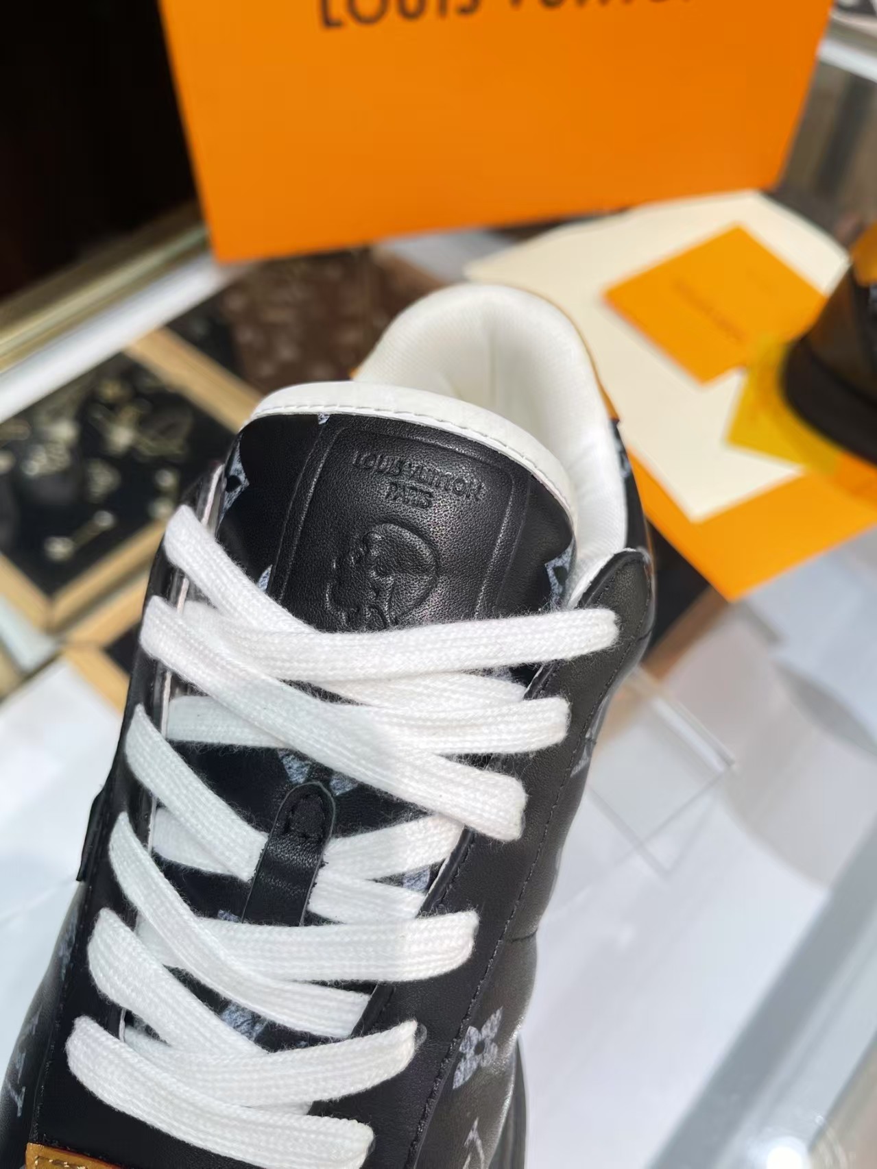 L X V SNEAKERS detail 7