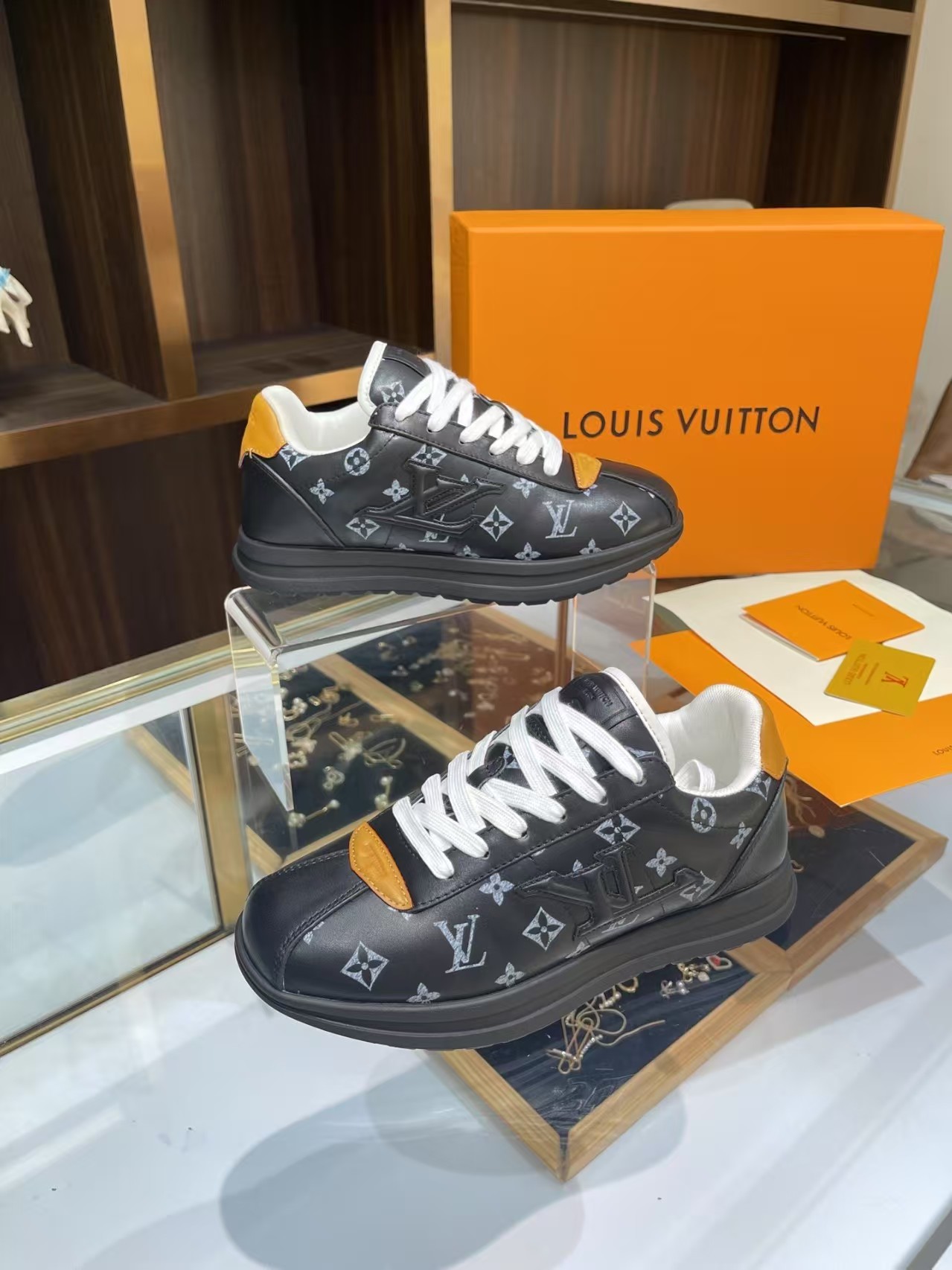 L X V SNEAKERS