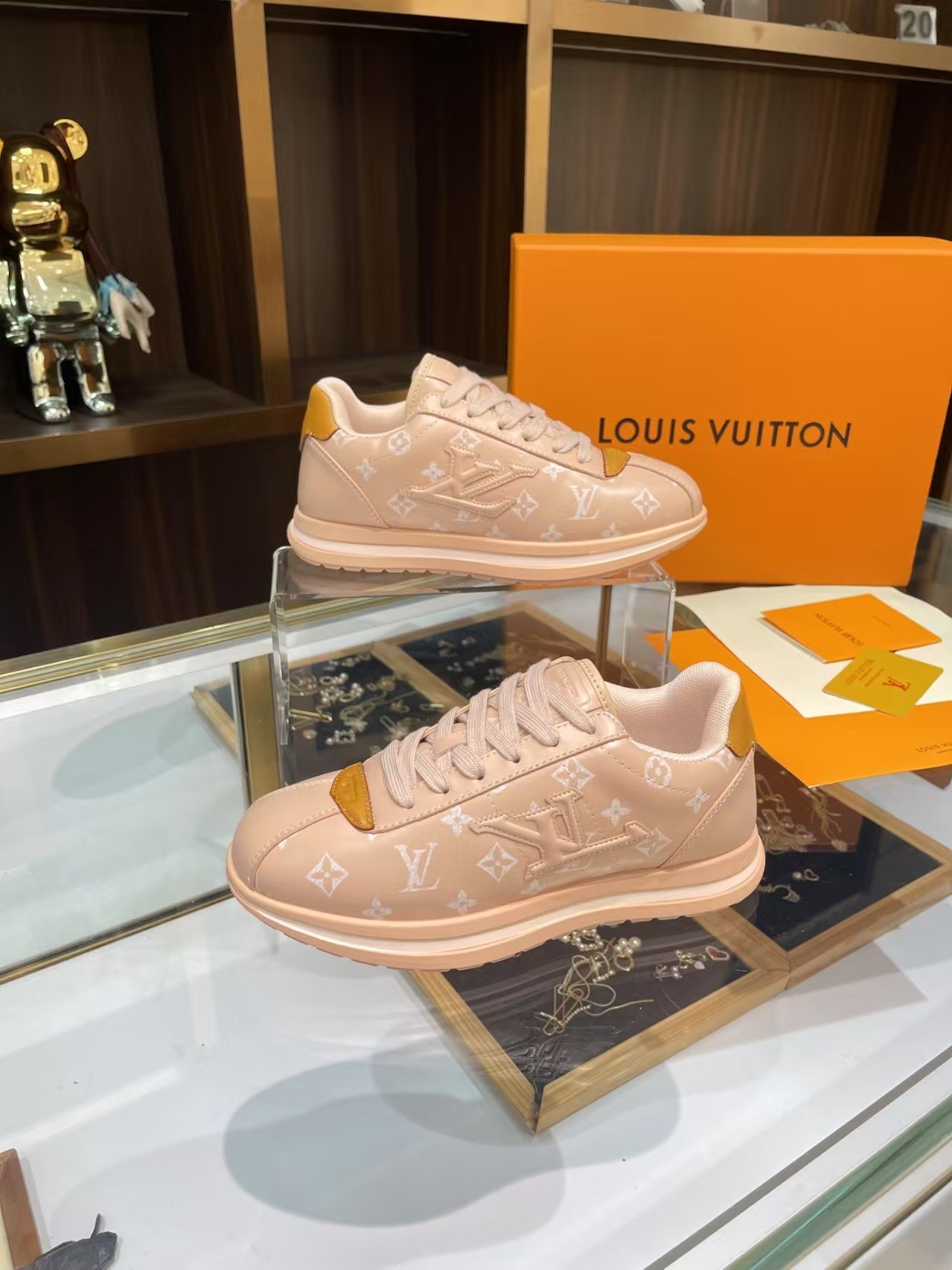 L X V SNEAKERS