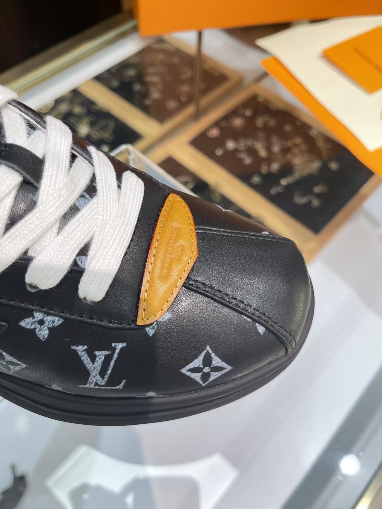 L X V SNEAKERS detail 3