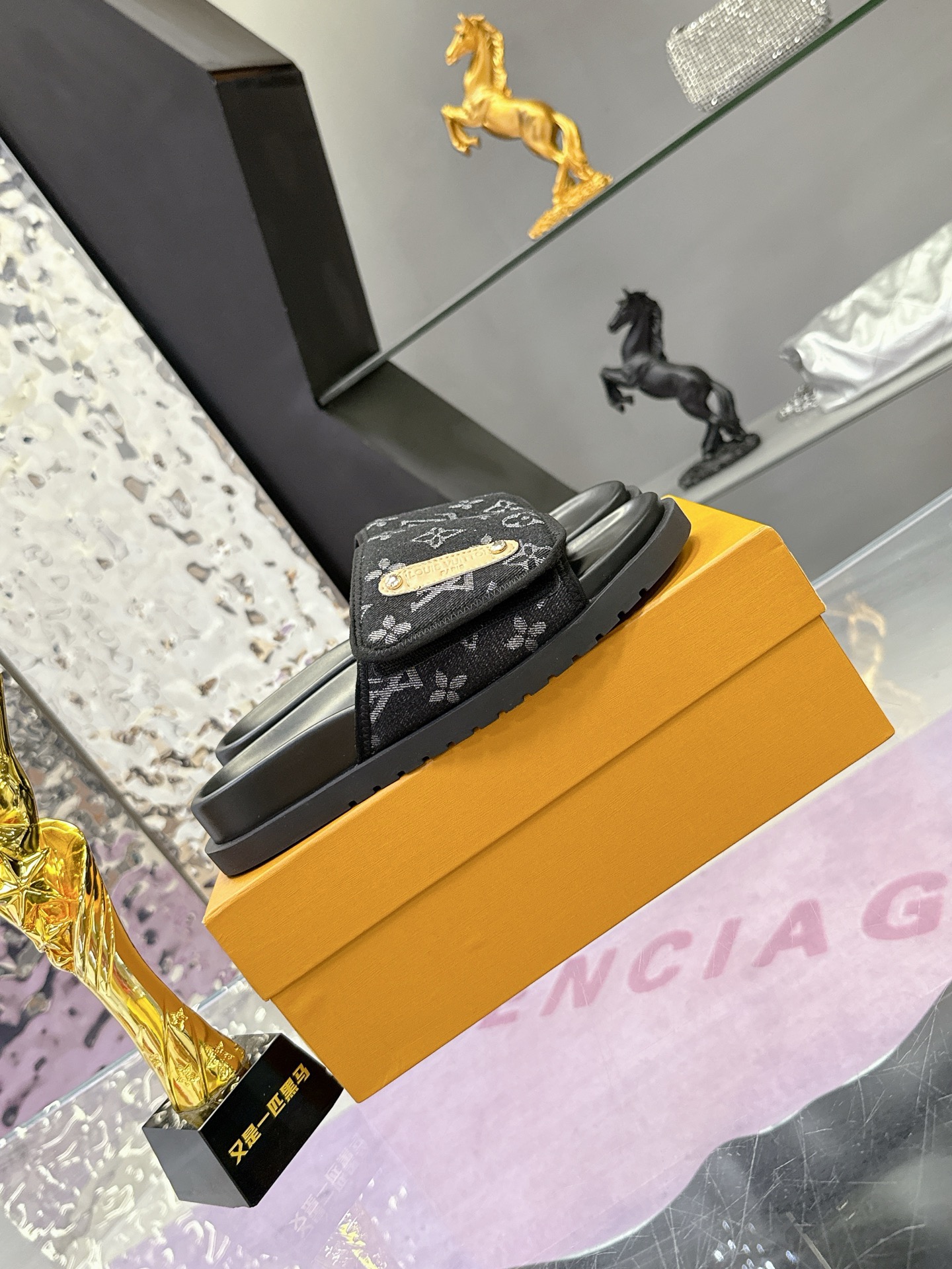 L X V SLIPPERS detail 8