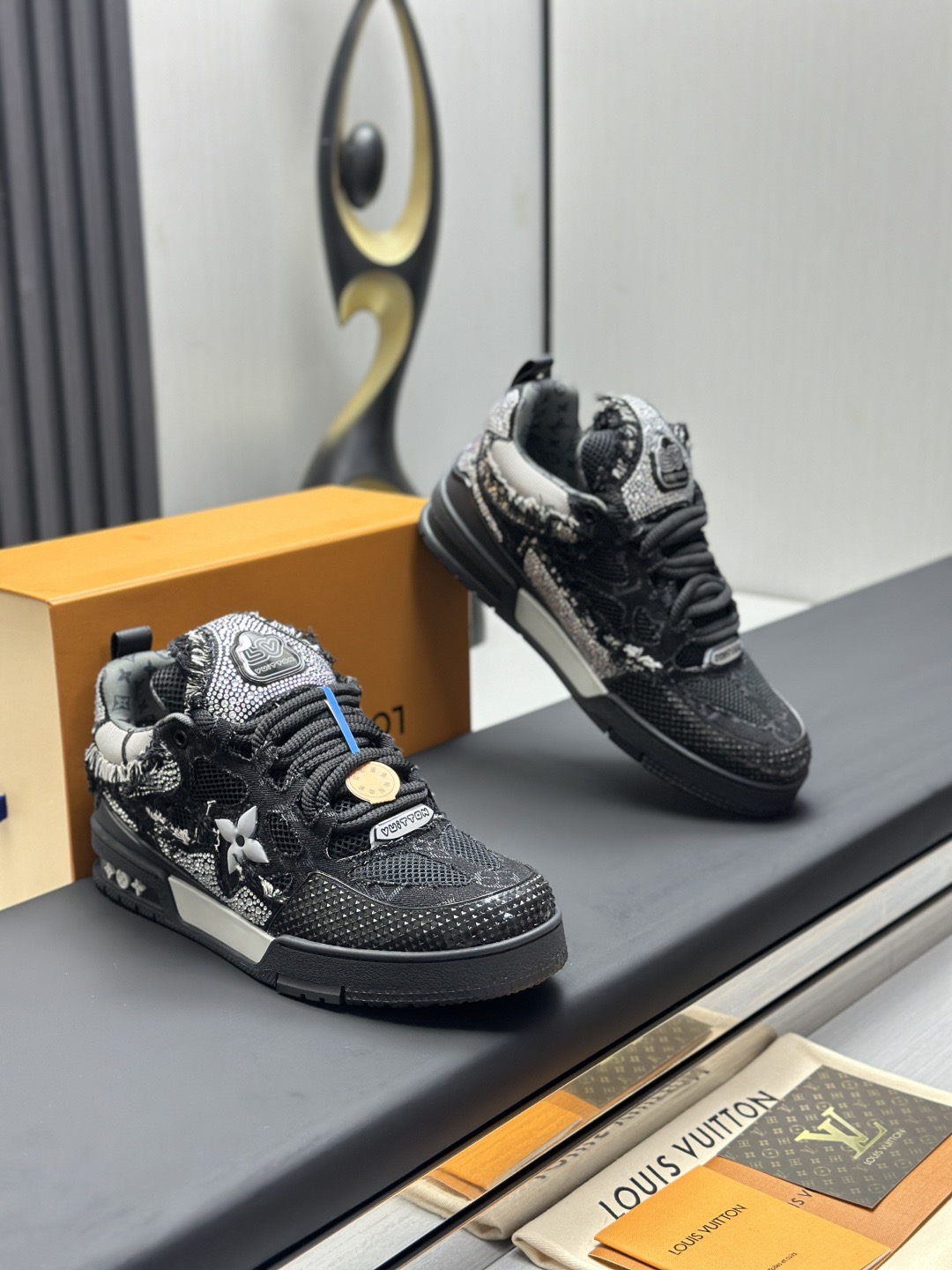 L X V RUNNER TATIC sneakers detail 11